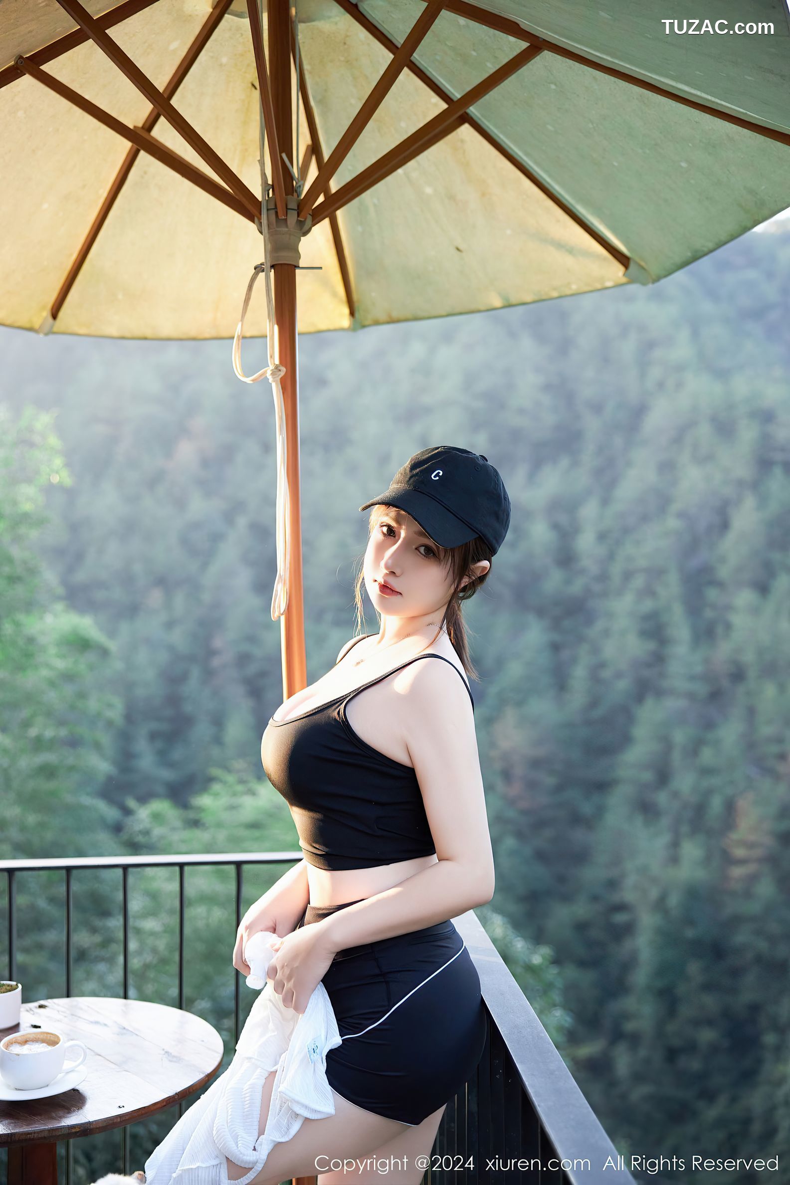 XiuRen秀人网-9549-养乐多Doll-运动风活力少女白T黑背心黑短裤黑色内衣-2024.12.05