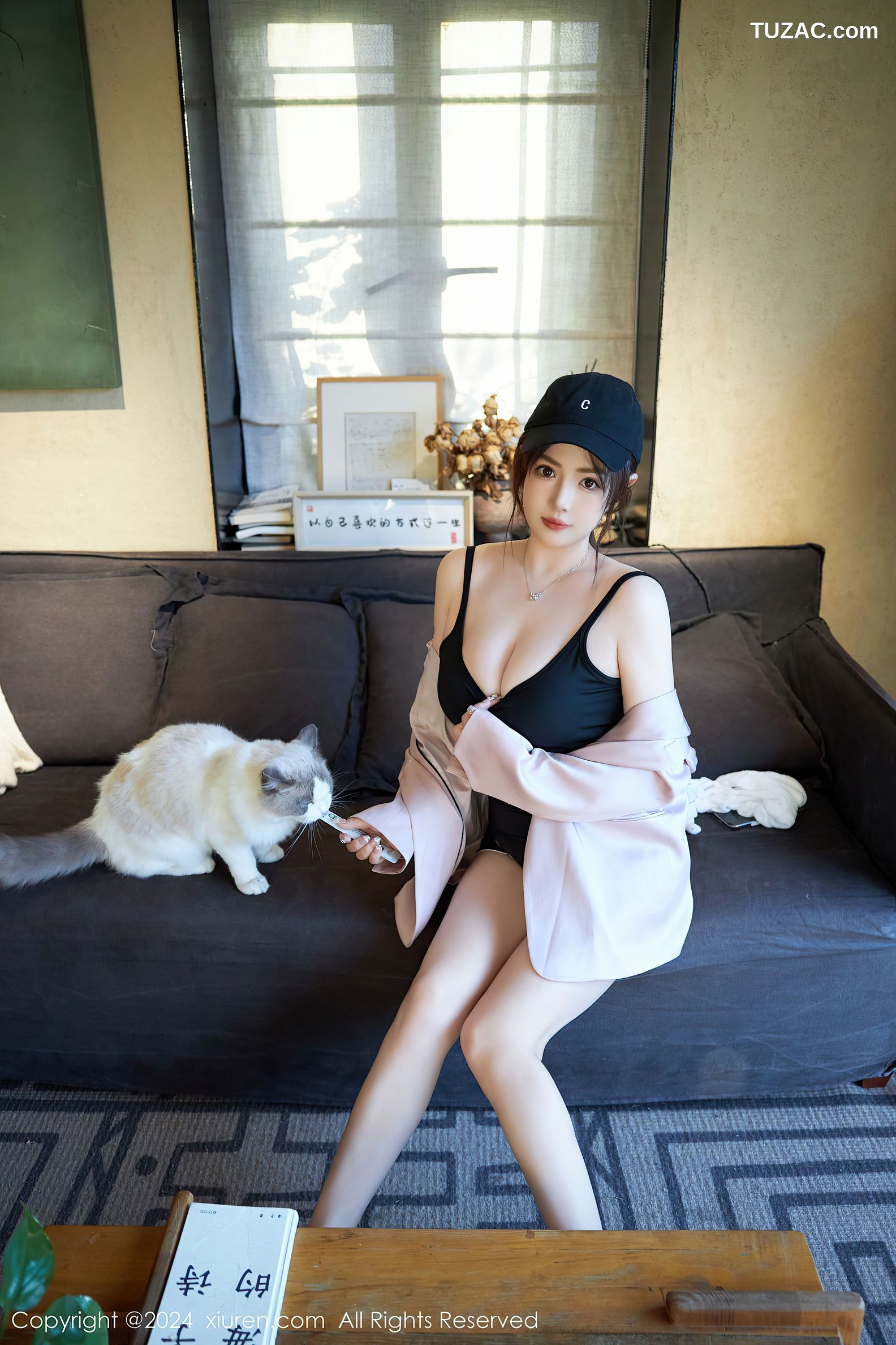 XiuRen秀人网-9549-养乐多Doll-运动风活力少女白T黑背心黑短裤黑色内衣-2024.12.05