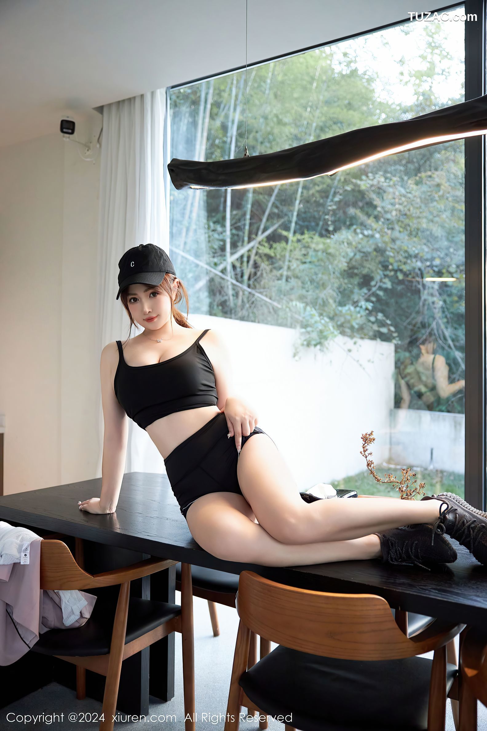 XiuRen秀人网-9549-养乐多Doll-运动风活力少女白T黑背心黑短裤黑色内衣-2024.12.05