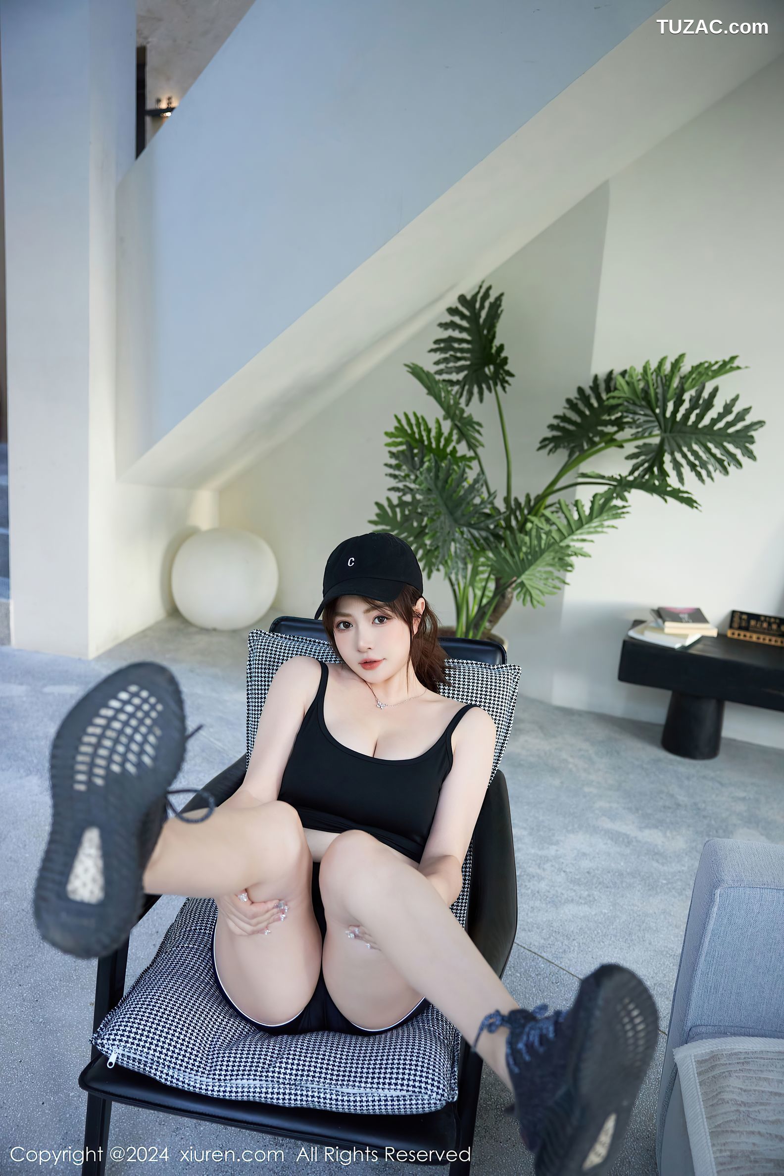 XiuRen秀人网-9549-养乐多Doll-运动风活力少女白T黑背心黑短裤黑色内衣-2024.12.05