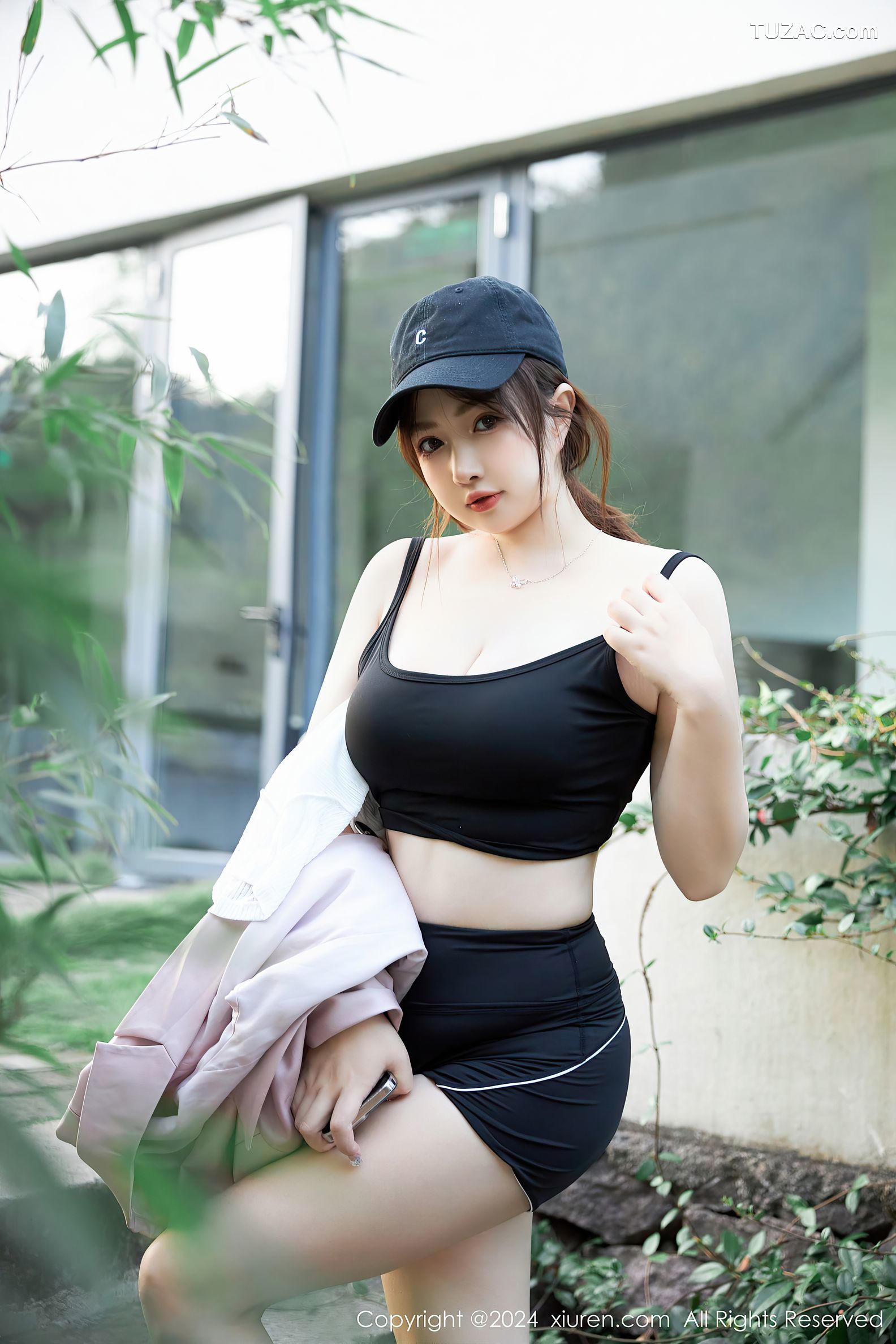 XiuRen秀人网-9549-养乐多Doll-运动风活力少女白T黑背心黑短裤黑色内衣-2024.12.05