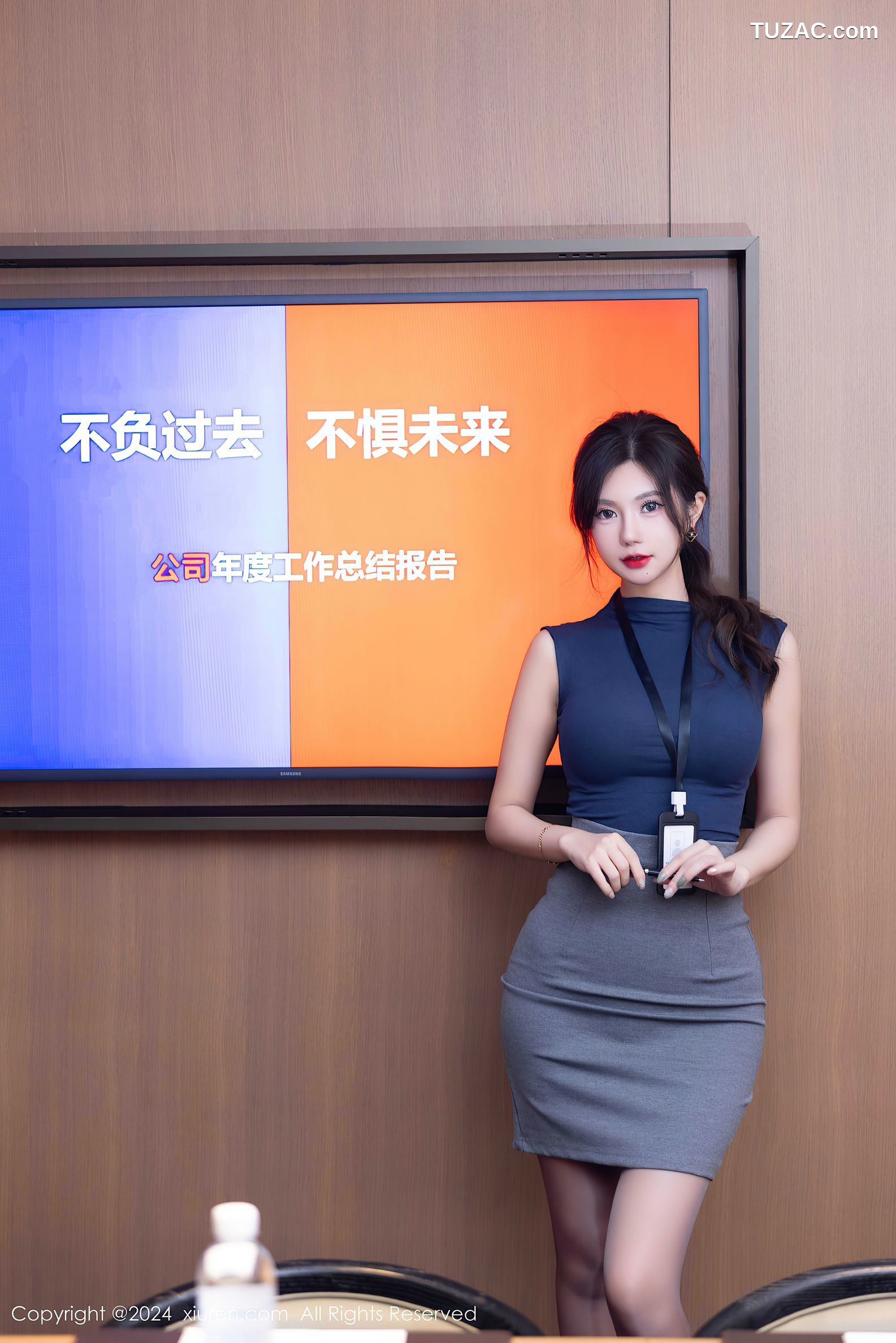 XiuRen秀人网-9560-绮里嘉ula-OL秘书深蓝无袖T灰短裙黑色内衣-2024.12.06