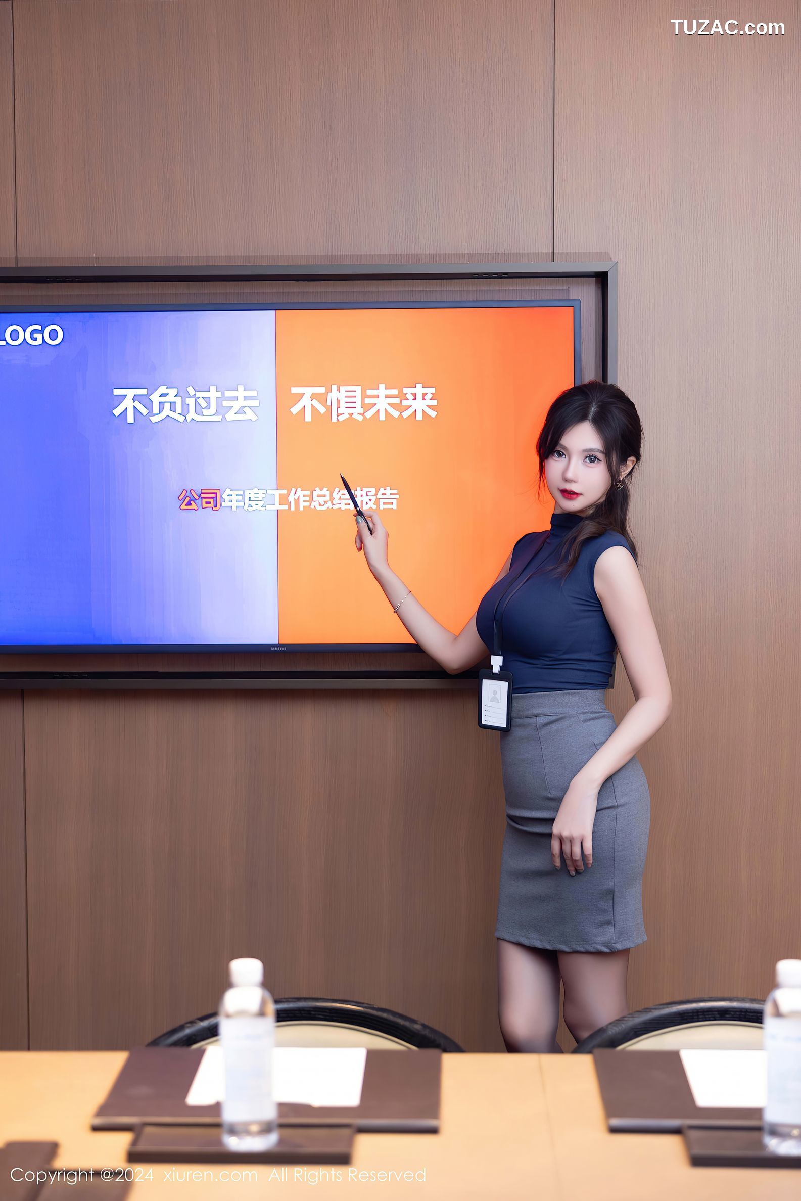 XiuRen秀人网-9560-绮里嘉ula-OL秘书深蓝无袖T灰短裙黑色内衣-2024.12.06