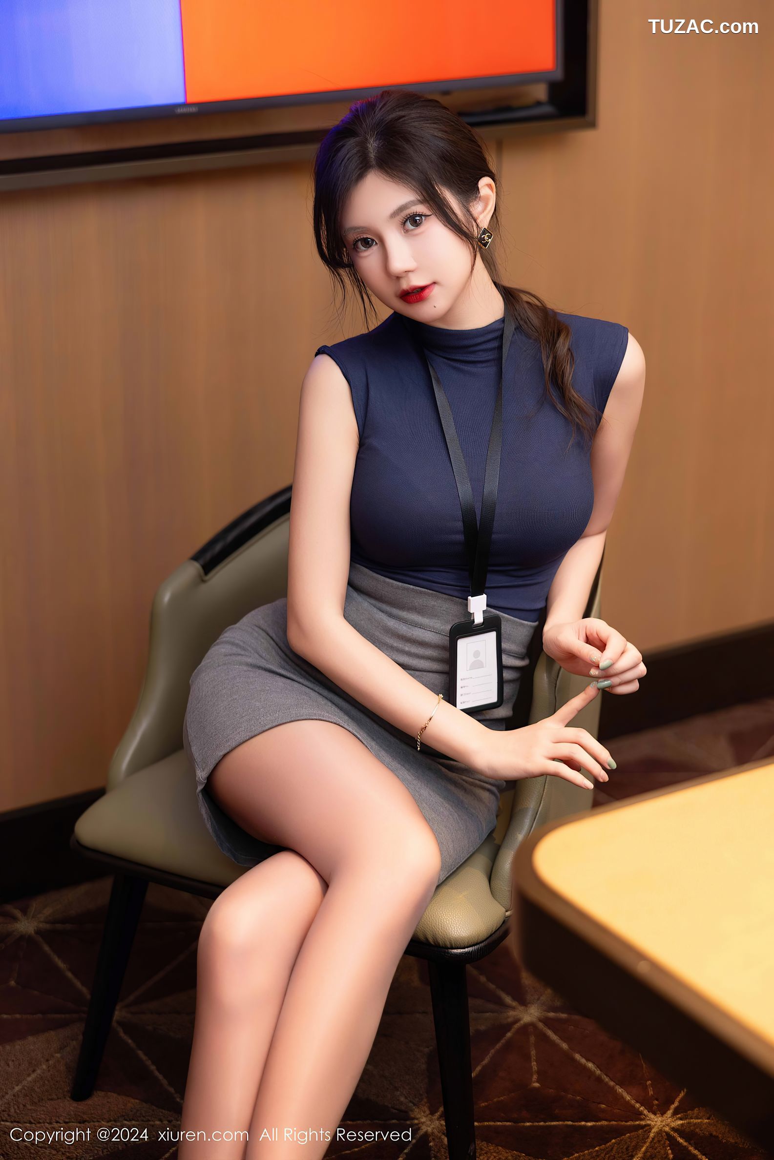 XiuRen秀人网-9560-绮里嘉ula-OL秘书深蓝无袖T灰短裙黑色内衣-2024.12.06