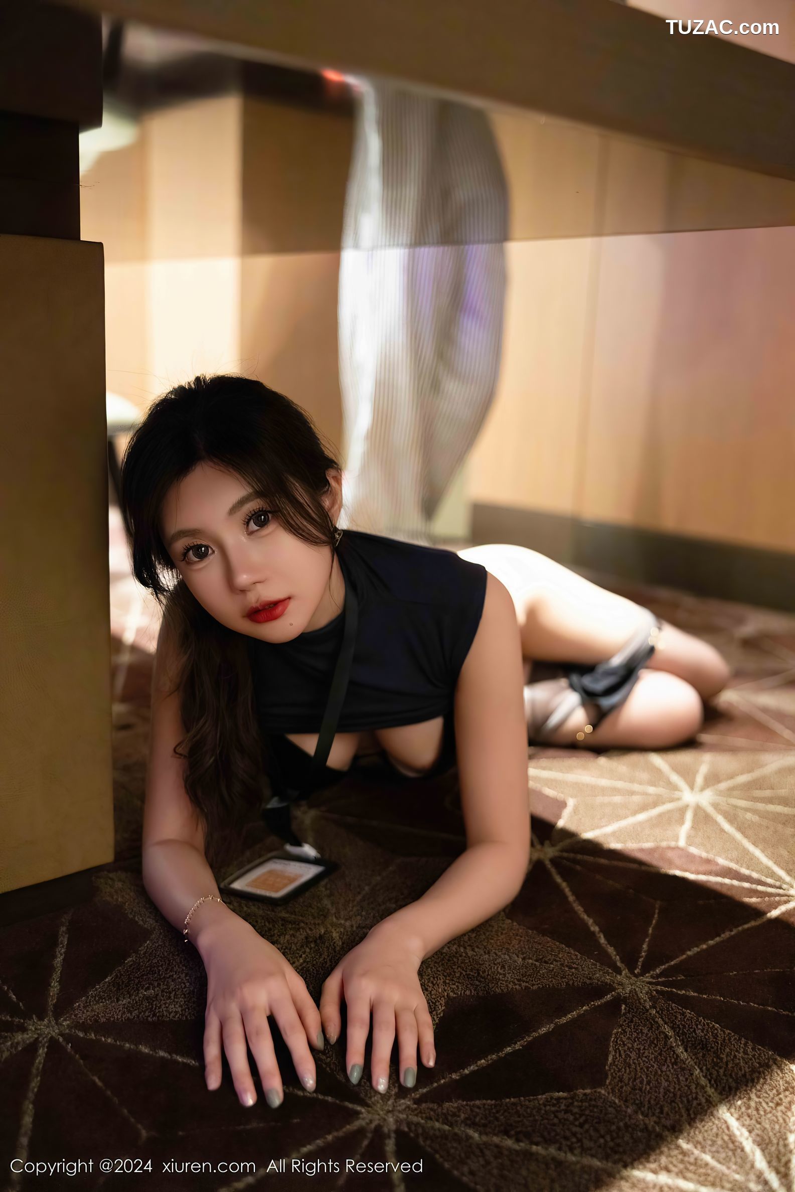 XiuRen秀人网-9560-绮里嘉ula-OL秘书深蓝无袖T灰短裙黑色内衣-2024.12.06