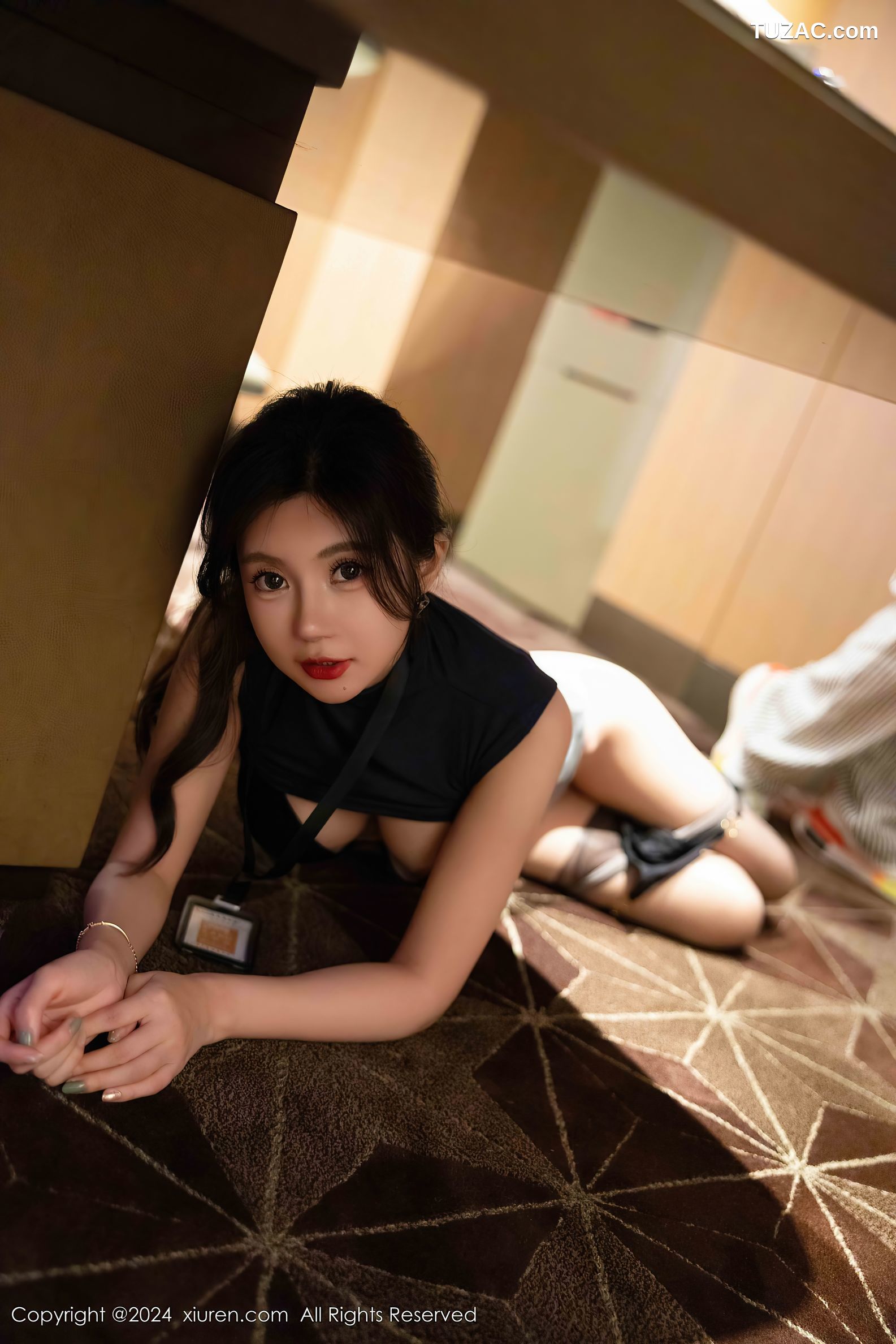 XiuRen秀人网-9560-绮里嘉ula-OL秘书深蓝无袖T灰短裙黑色内衣-2024.12.06