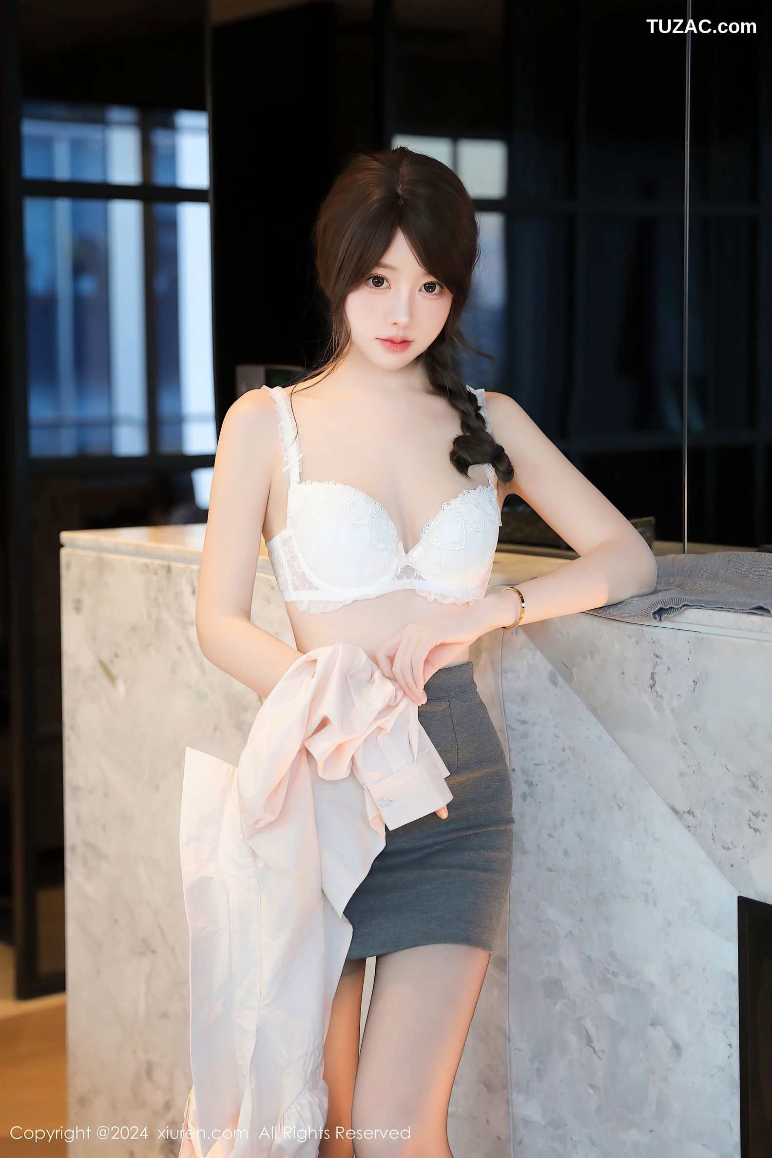 XiuRen秀人网-9562-桃妖夭-灰校服短裙白蕾丝内衣爆乳-2024.12.06