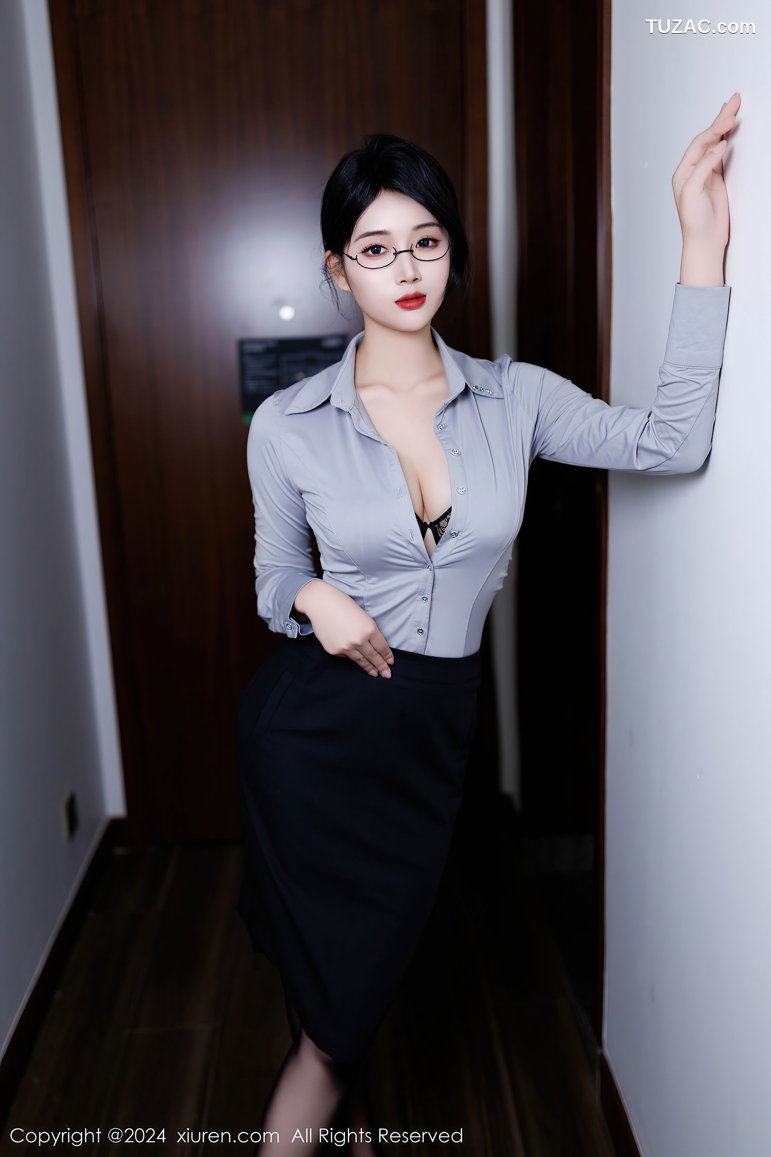 XiuRen秀人网-9567-南乔-OL灰衬衫黑色短裙黑色内衣黑丝-2024.12.09