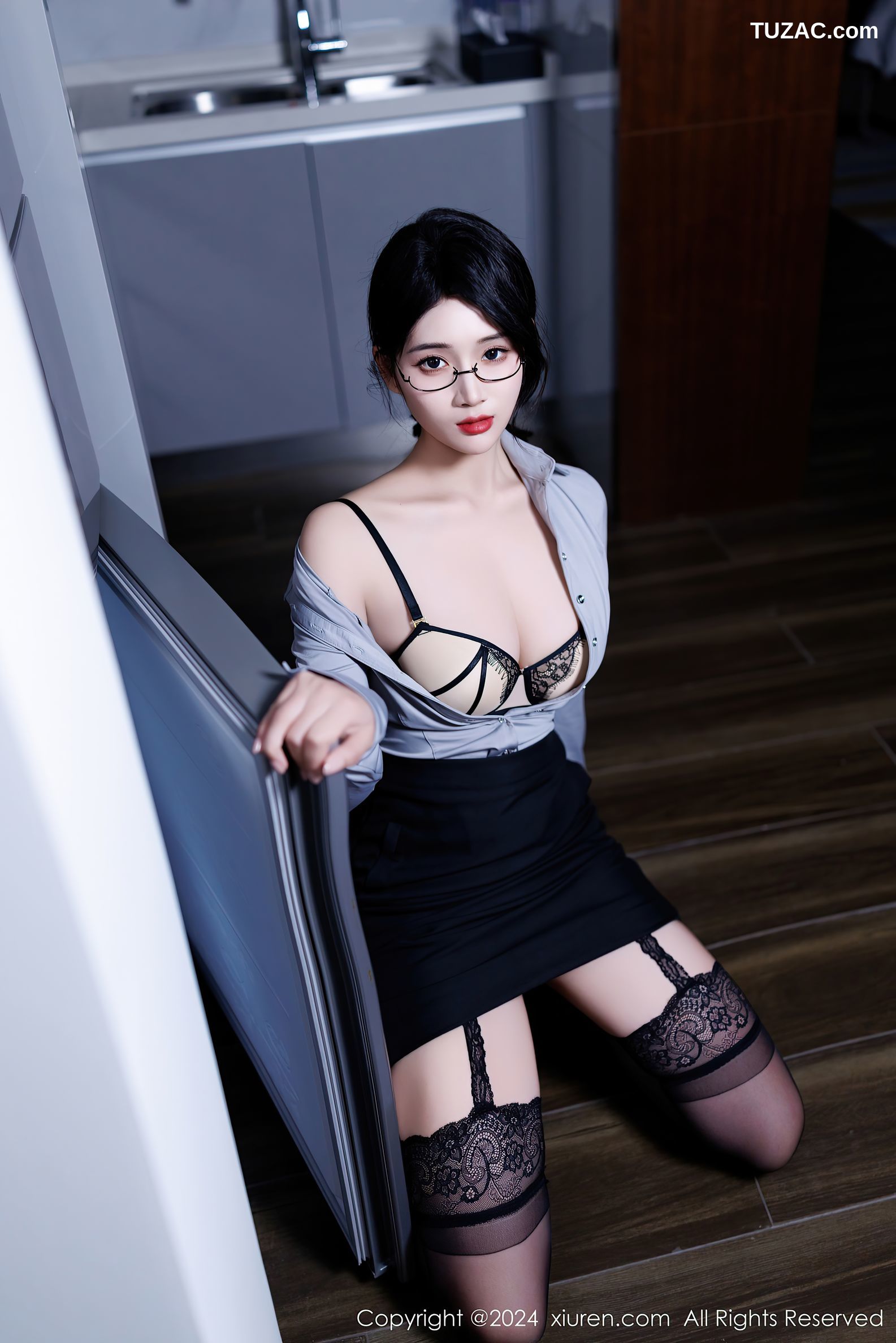 XiuRen秀人网-9567-南乔-OL灰衬衫黑色短裙黑色内衣黑丝-2024.12.09