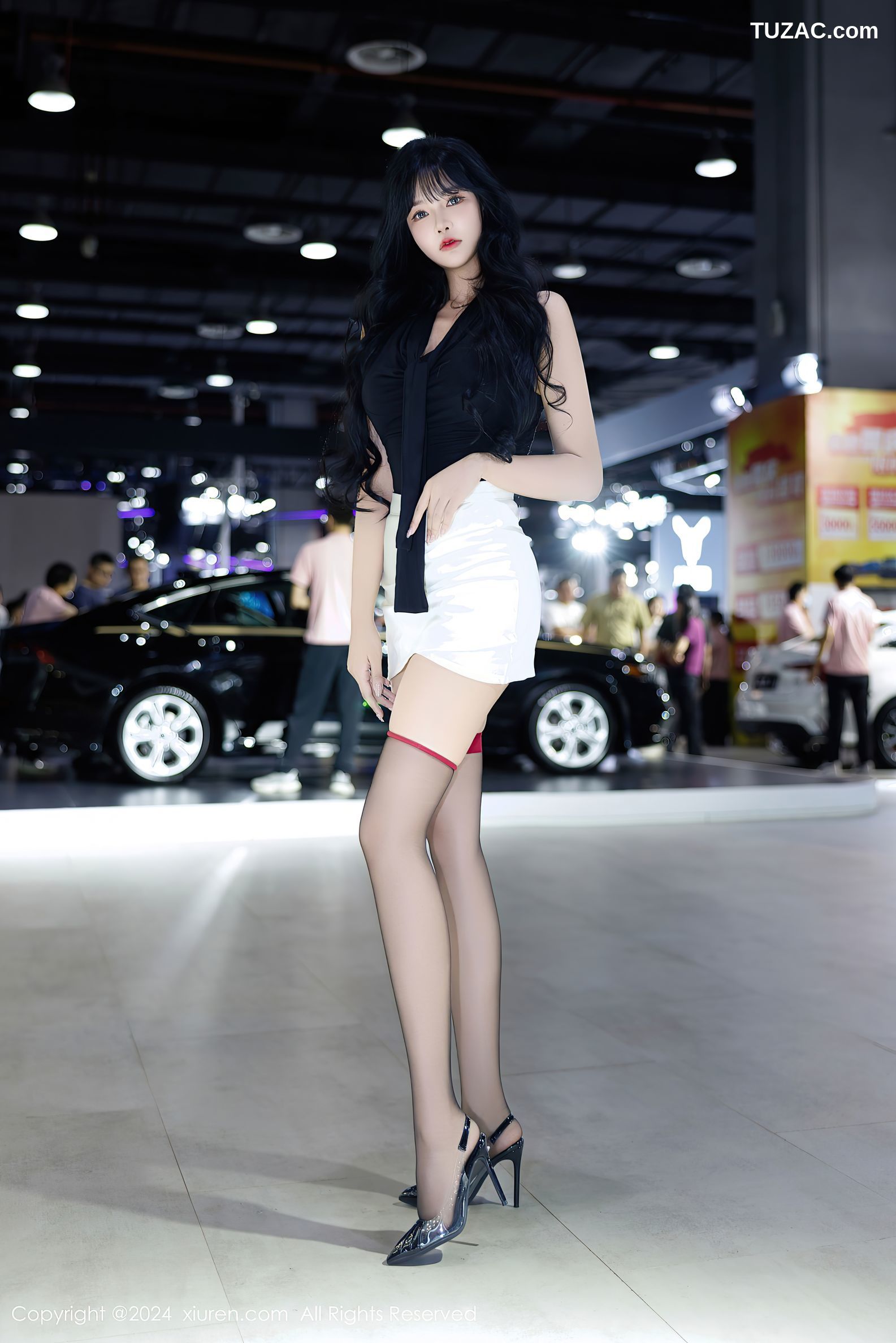 XiuRen秀人网-9575-娜比-车展黑T白短裙黑色波点丝袜美腿-2024.12.10