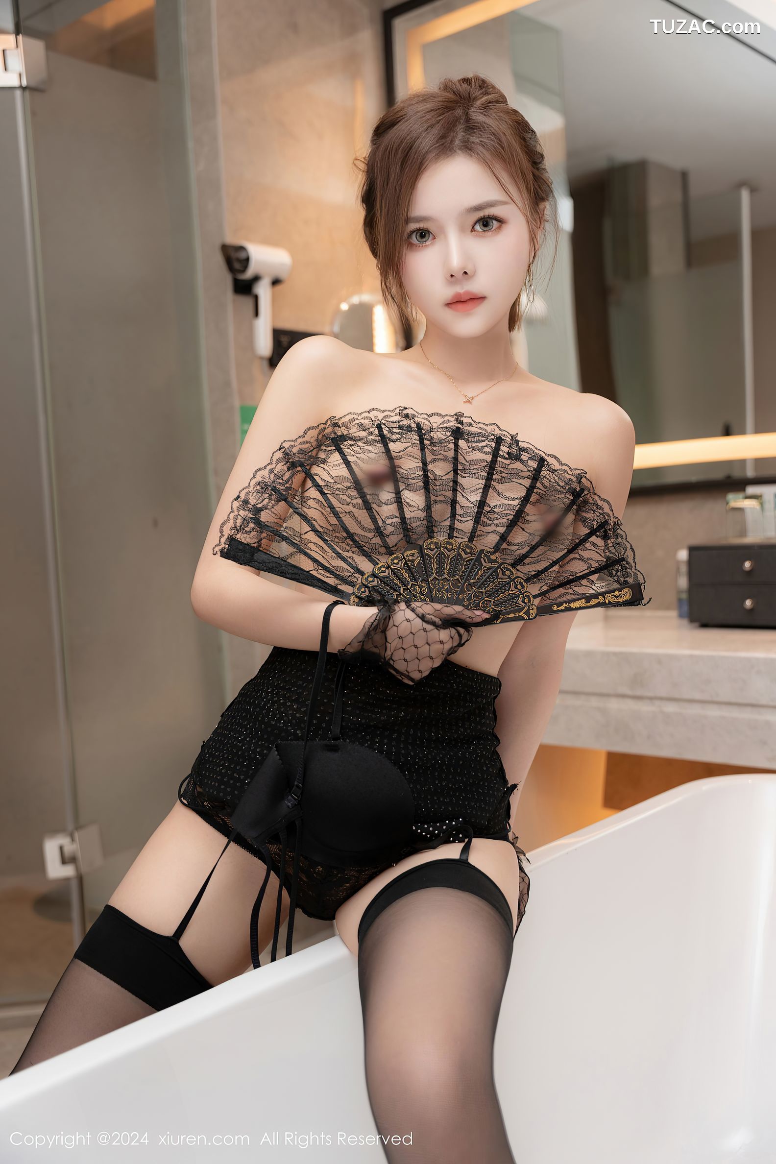 XiuRen秀人网-9582-拍黄瓜girl-情趣黑色吊带黑蕾丝内衣黑丝-2024.12.11