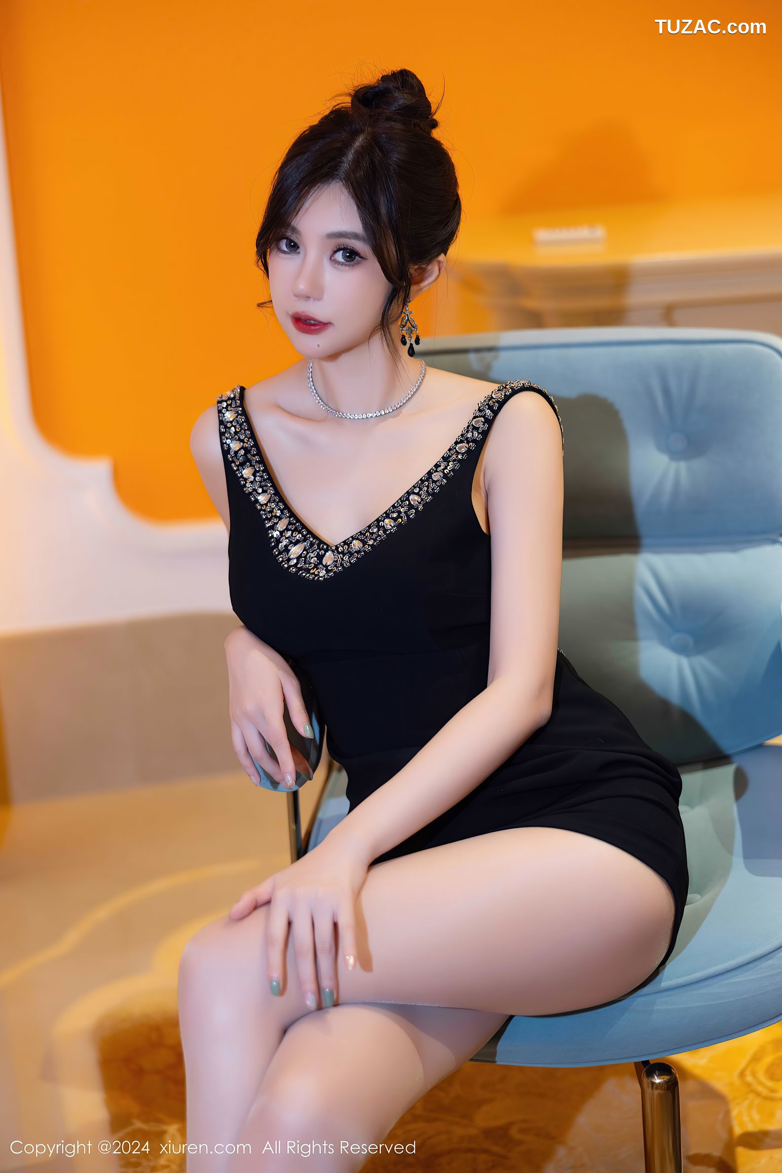 XiuRen秀人网-9596-绮里嘉ula-黑色连衣短裙灰丝-2024.12.13