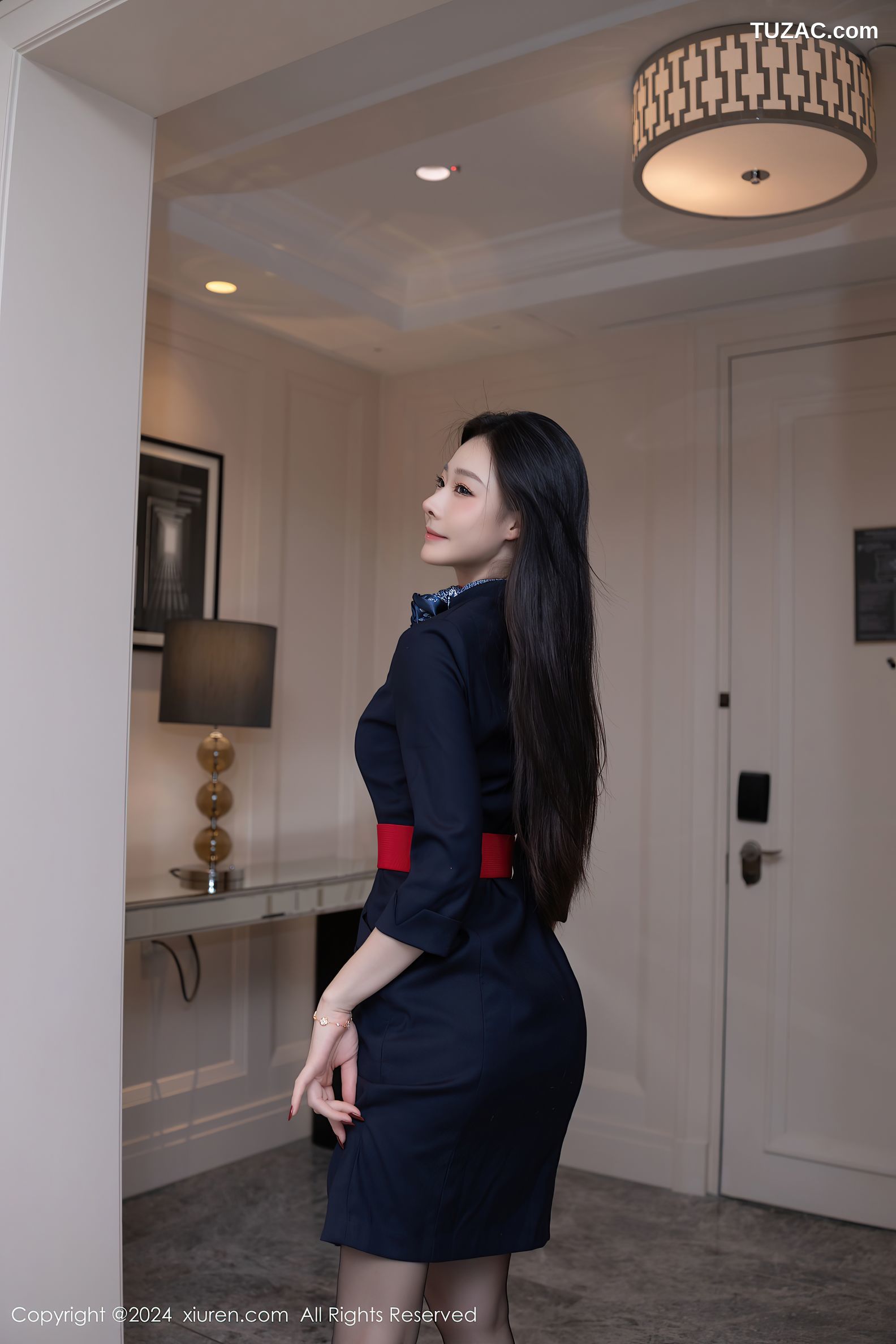 XiuRen秀人网-9597-小逗逗-空姐深蓝裙装制服高跟黑丝-2024.12.13