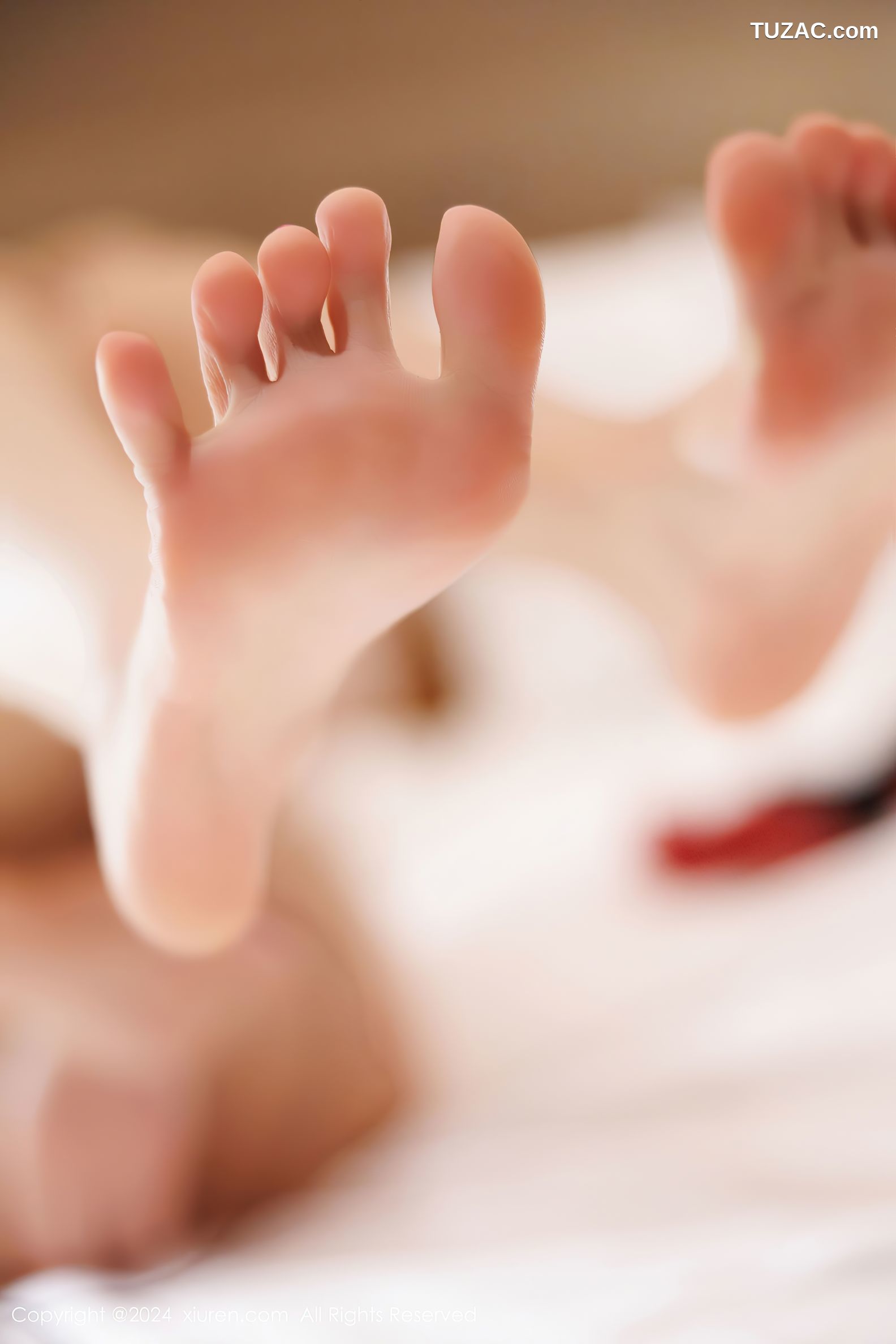 XiuRen秀人网-9599-杨晨晨Yome-黑色紧身连衣短裙美腿-2024.12.13