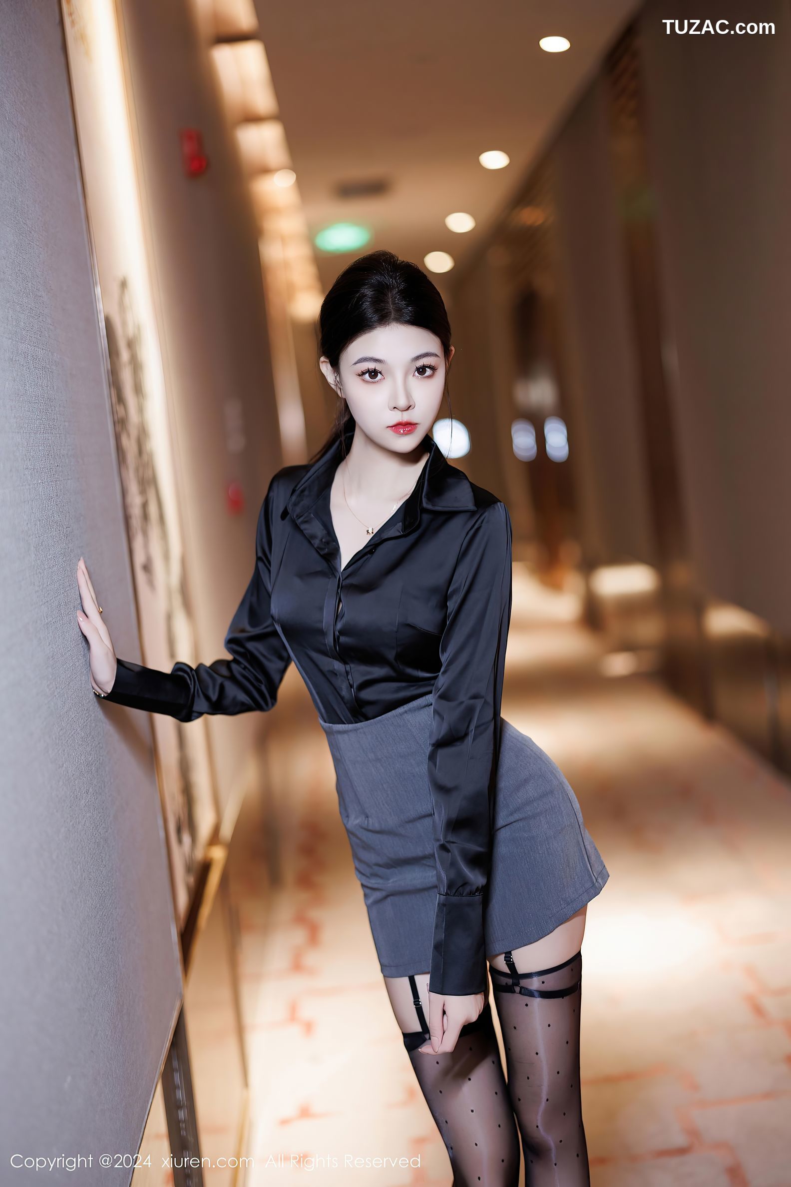 XiuRen秀人网-9604-初梦瑶-吊带袜美腿黑丝-2024.12.16