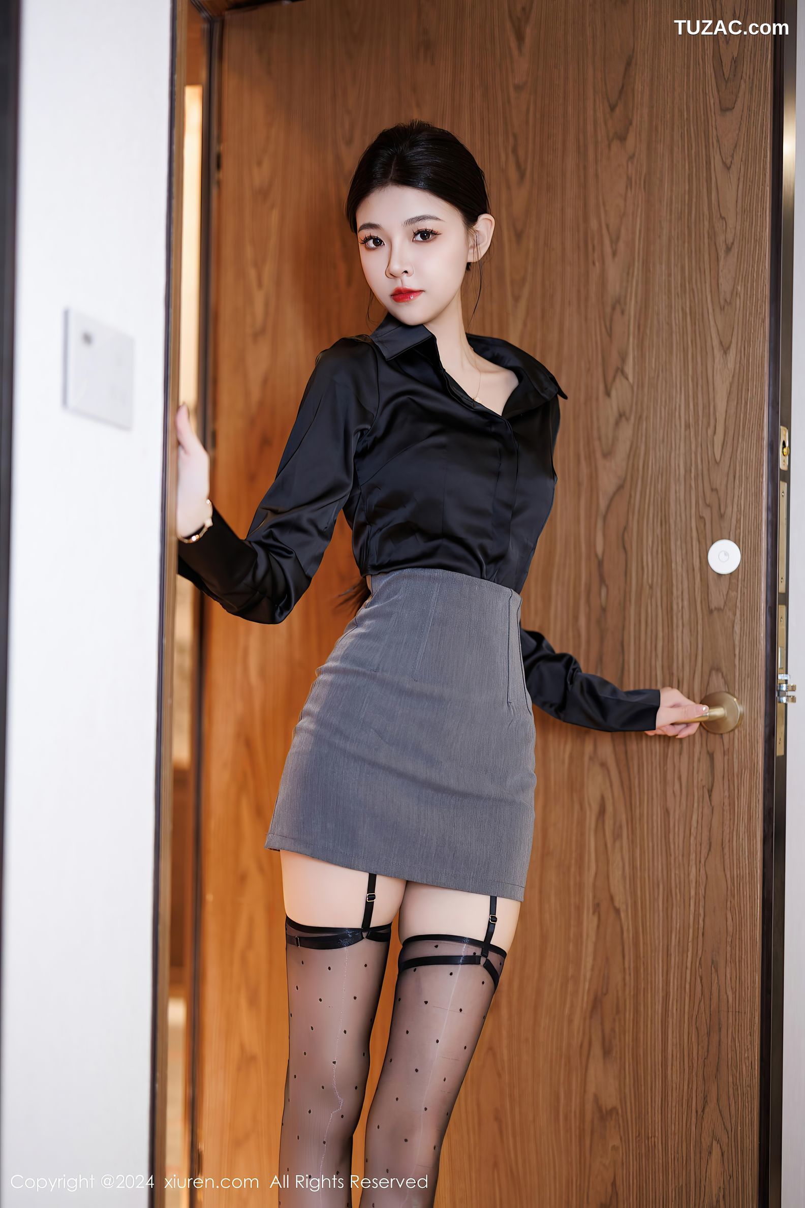 XiuRen秀人网-9604-初梦瑶-吊带袜美腿黑丝-2024.12.16