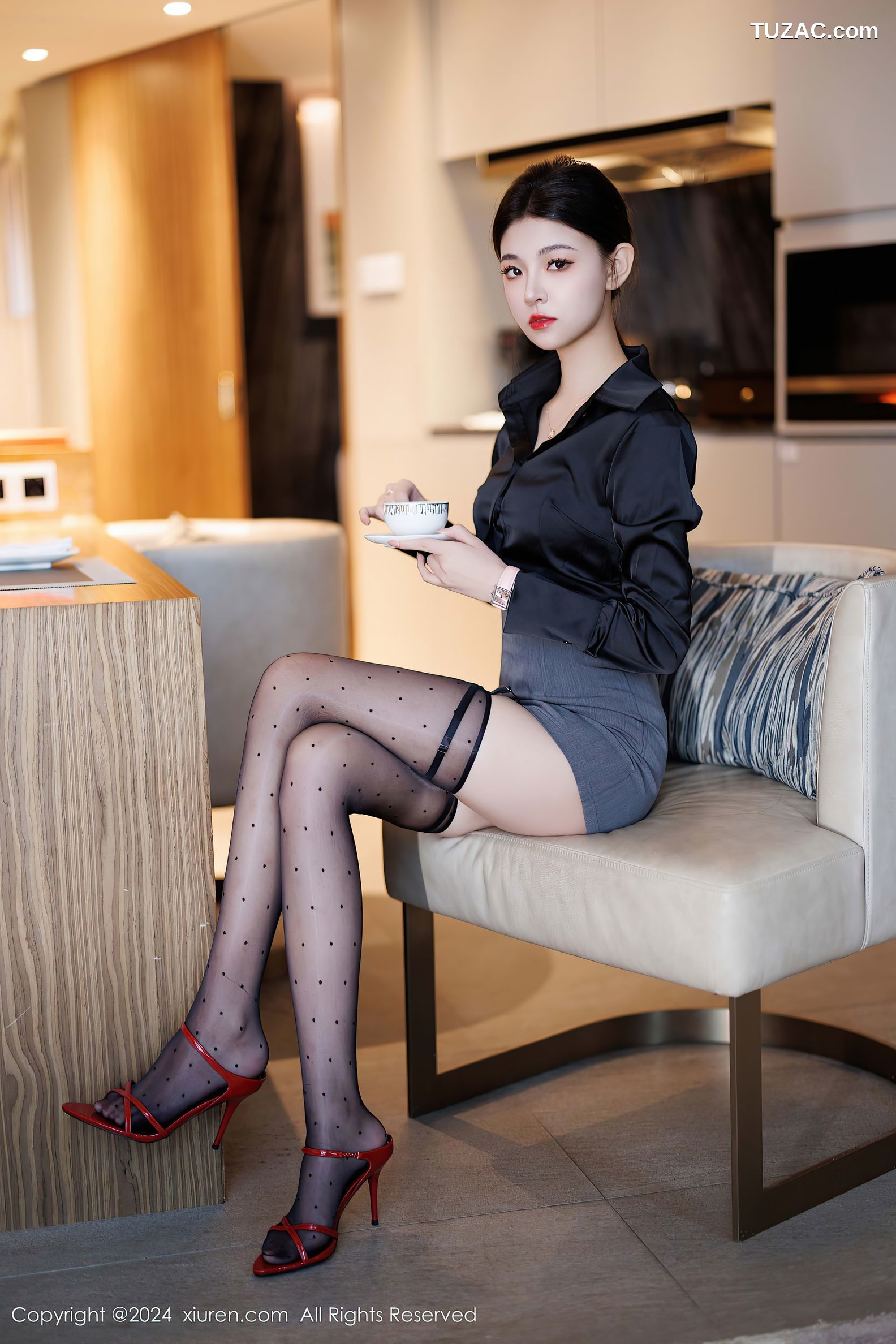 XiuRen秀人网-9604-初梦瑶-吊带袜美腿黑丝-2024.12.16