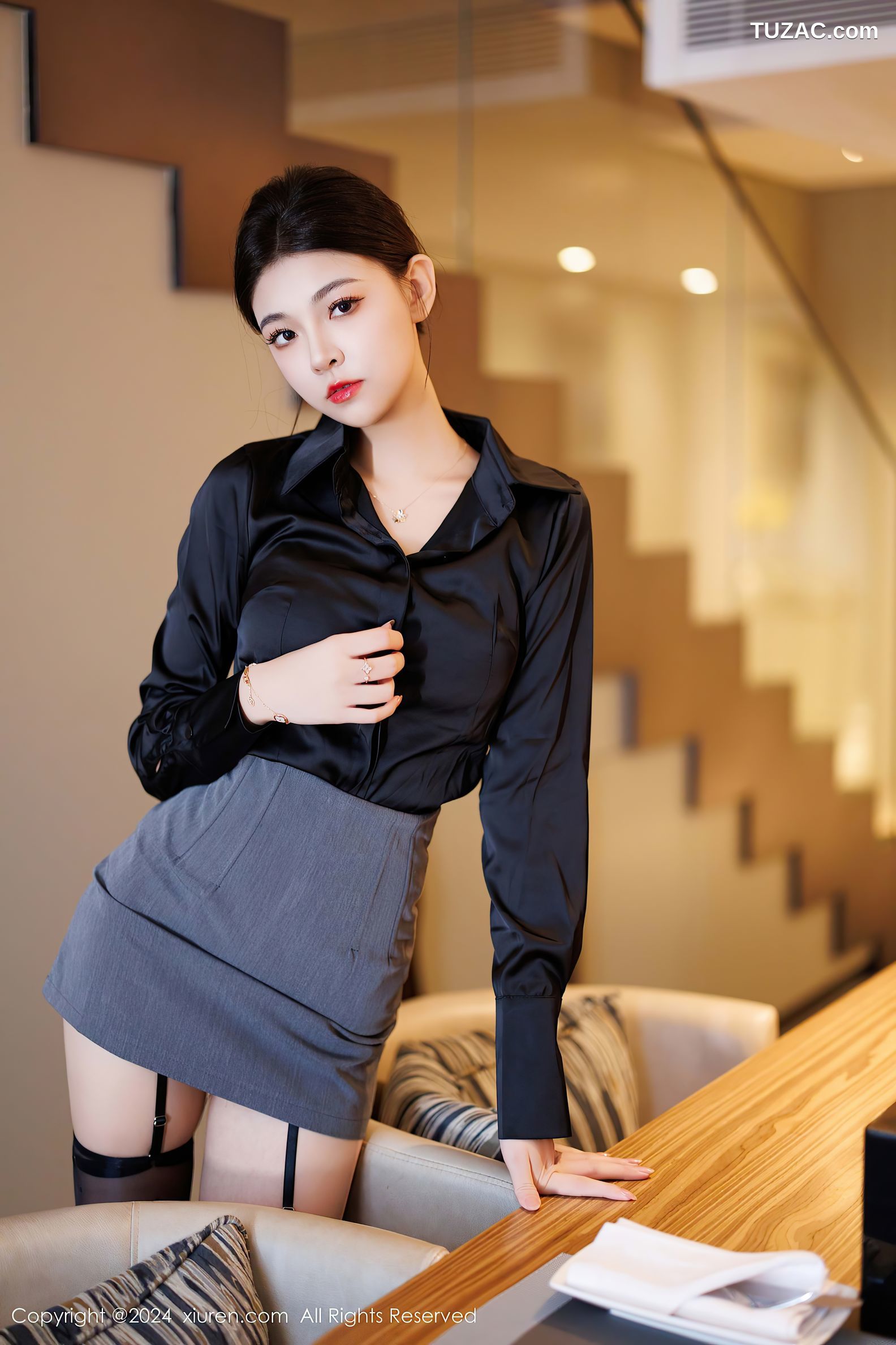 XiuRen秀人网-9604-初梦瑶-吊带袜美腿黑丝-2024.12.16