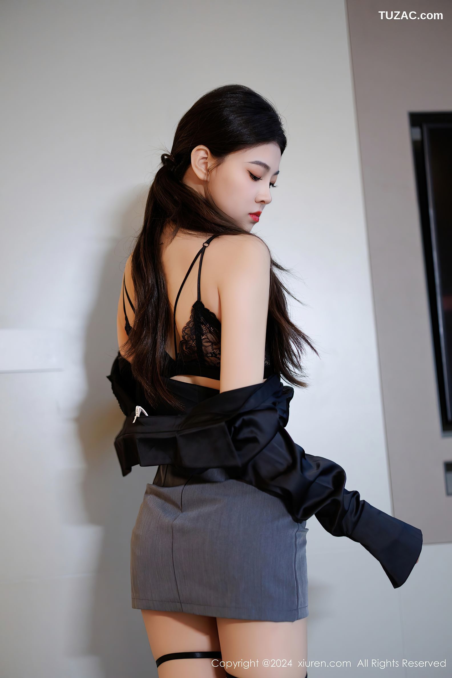 XiuRen秀人网-9604-初梦瑶-吊带袜美腿黑丝-2024.12.16