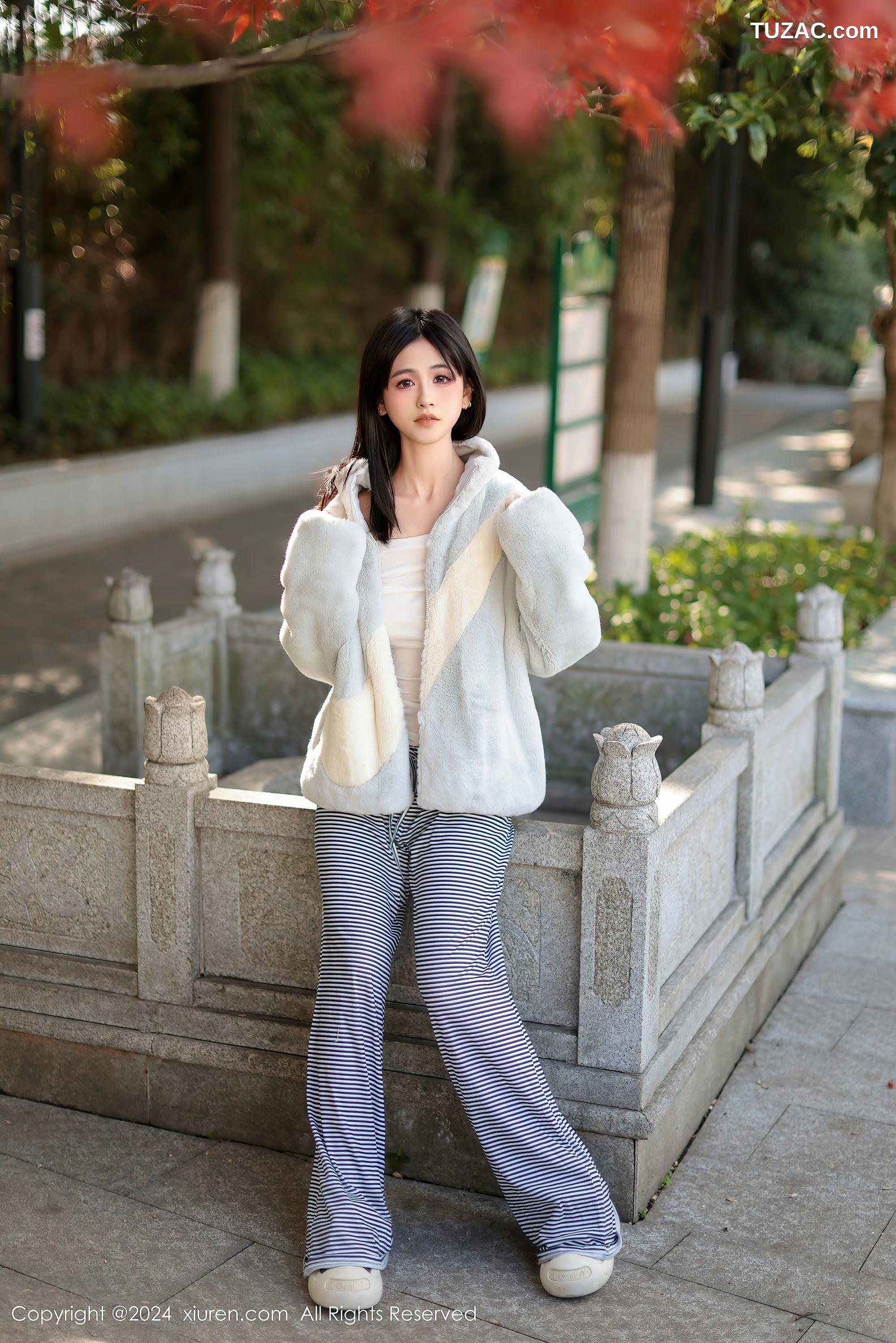 XiuRen秀人网-9605-奶芙乔乔-横纹休闲裤户外露出洗衣房黑丝爆乳-2024.12.16