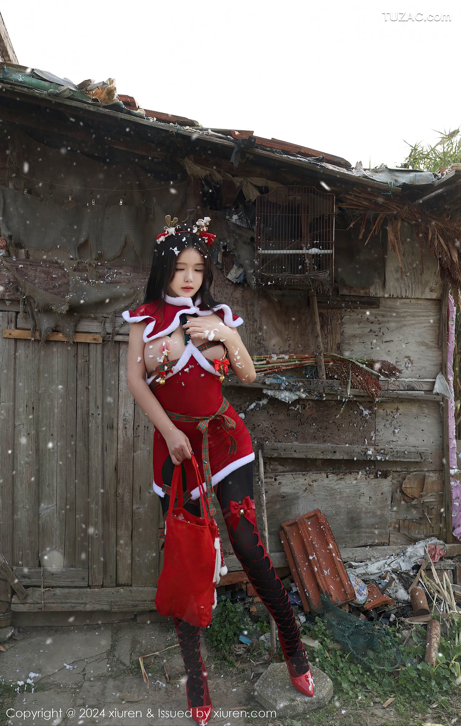 XiuRen秀人网-9630-小薯条nienie-情趣圣诞装户外爆乳-2024.12.20