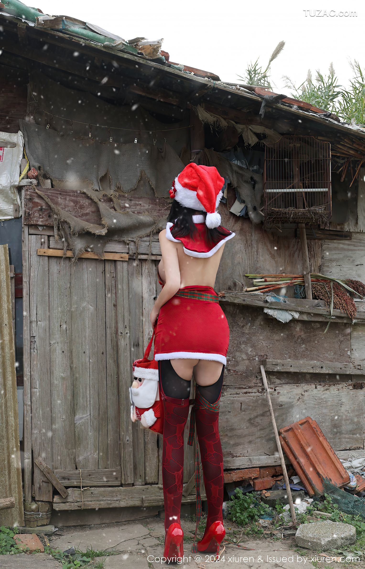 XiuRen秀人网-9630-小薯条nienie-情趣圣诞装户外爆乳-2024.12.20