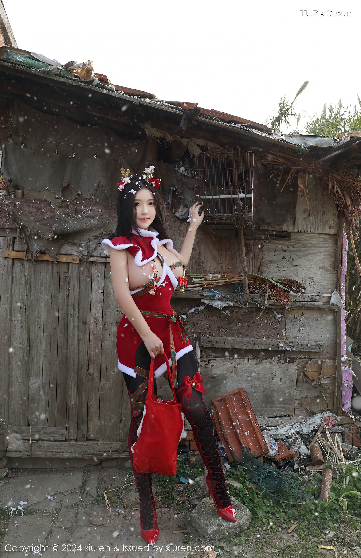 XiuRen秀人网-9630-小薯条nienie-情趣圣诞装户外爆乳-2024.12.20