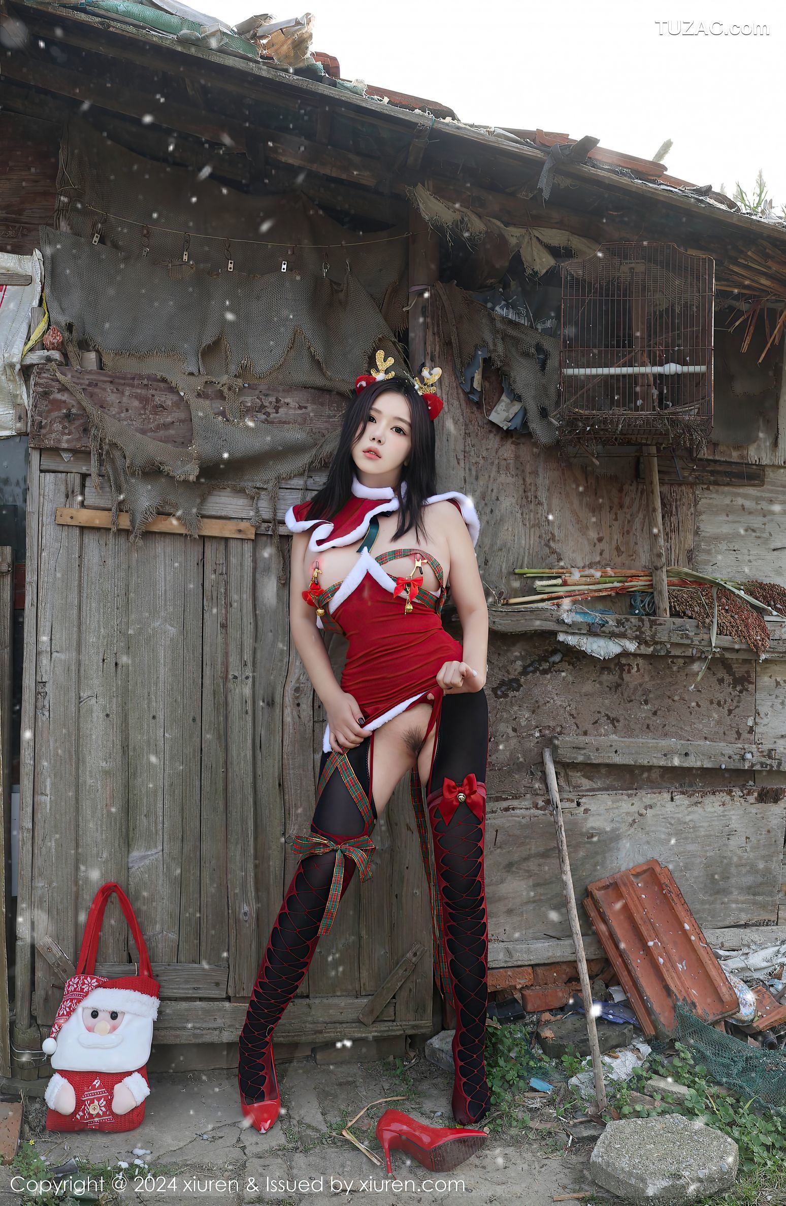 XiuRen秀人网-9630-小薯条nienie-情趣圣诞装户外爆乳-2024.12.20