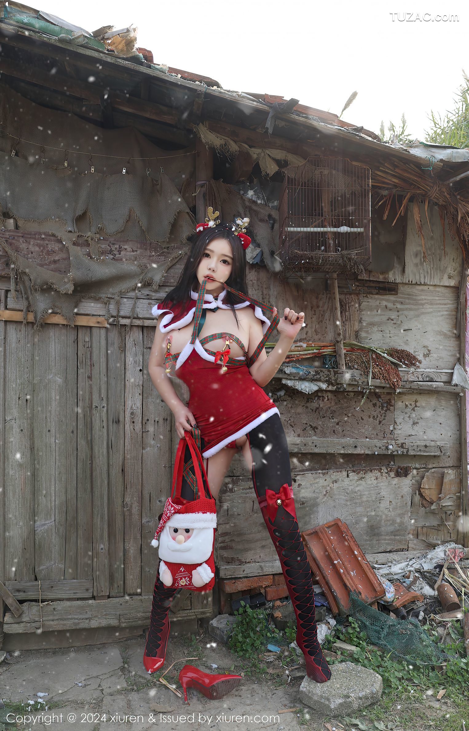 XiuRen秀人网-9630-小薯条nienie-情趣圣诞装户外爆乳-2024.12.20