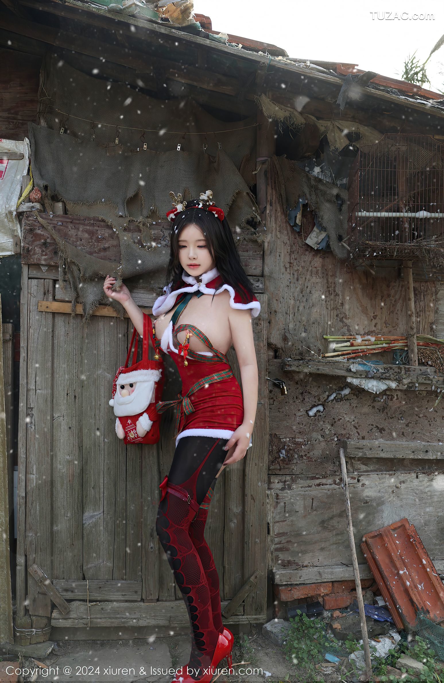 XiuRen秀人网-9630-小薯条nienie-情趣圣诞装户外爆乳-2024.12.20