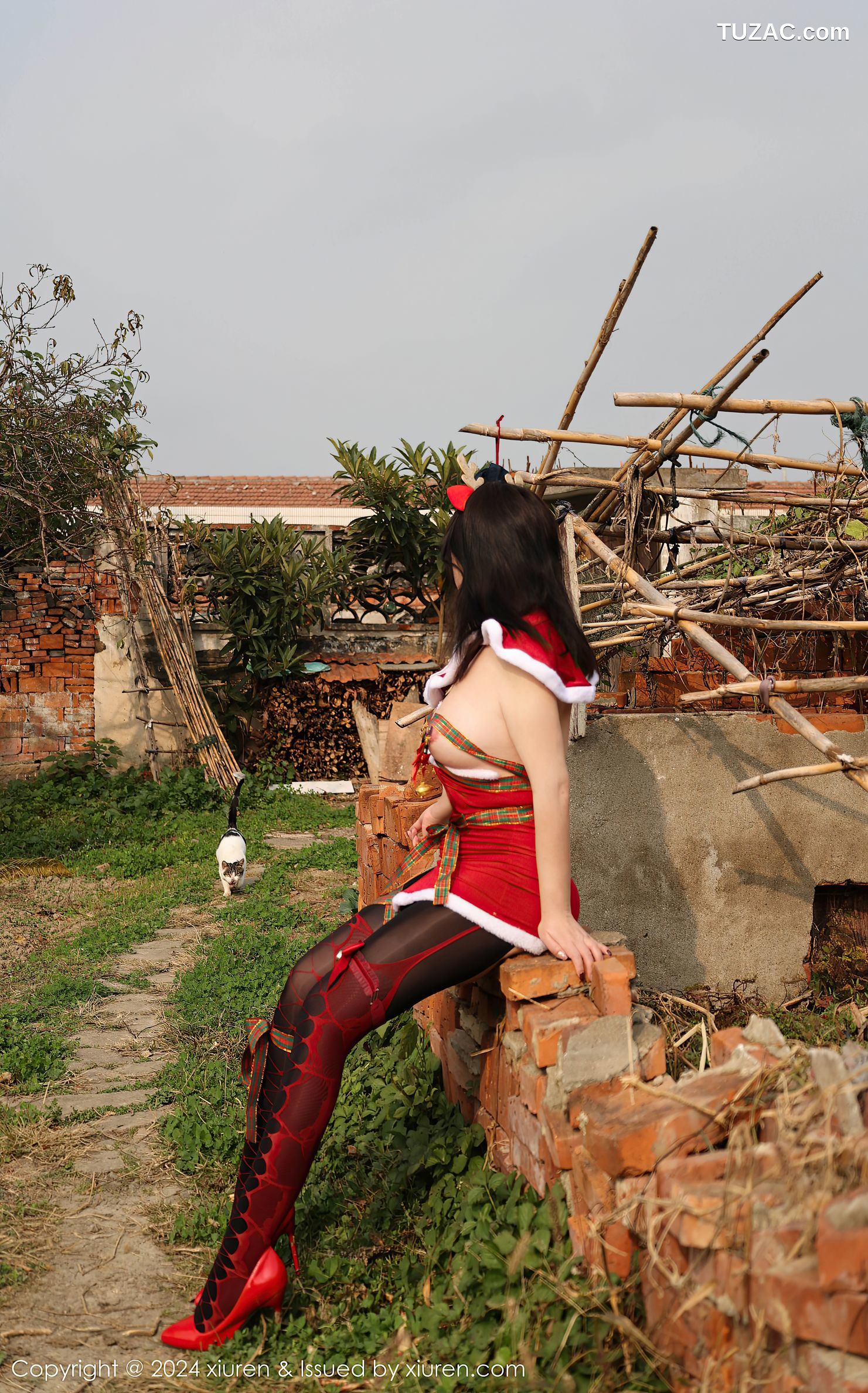 XiuRen秀人网-9630-小薯条nienie-情趣圣诞装户外爆乳-2024.12.20