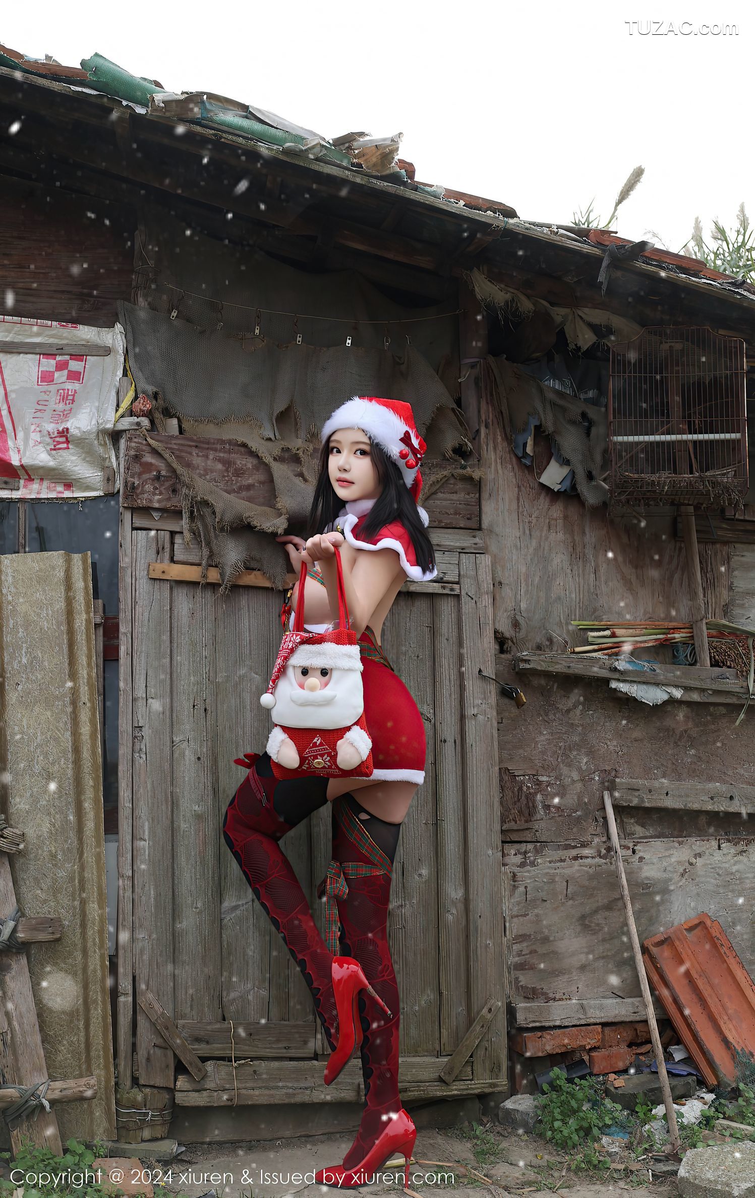 XiuRen秀人网-9630-小薯条nienie-情趣圣诞装户外爆乳-2024.12.20