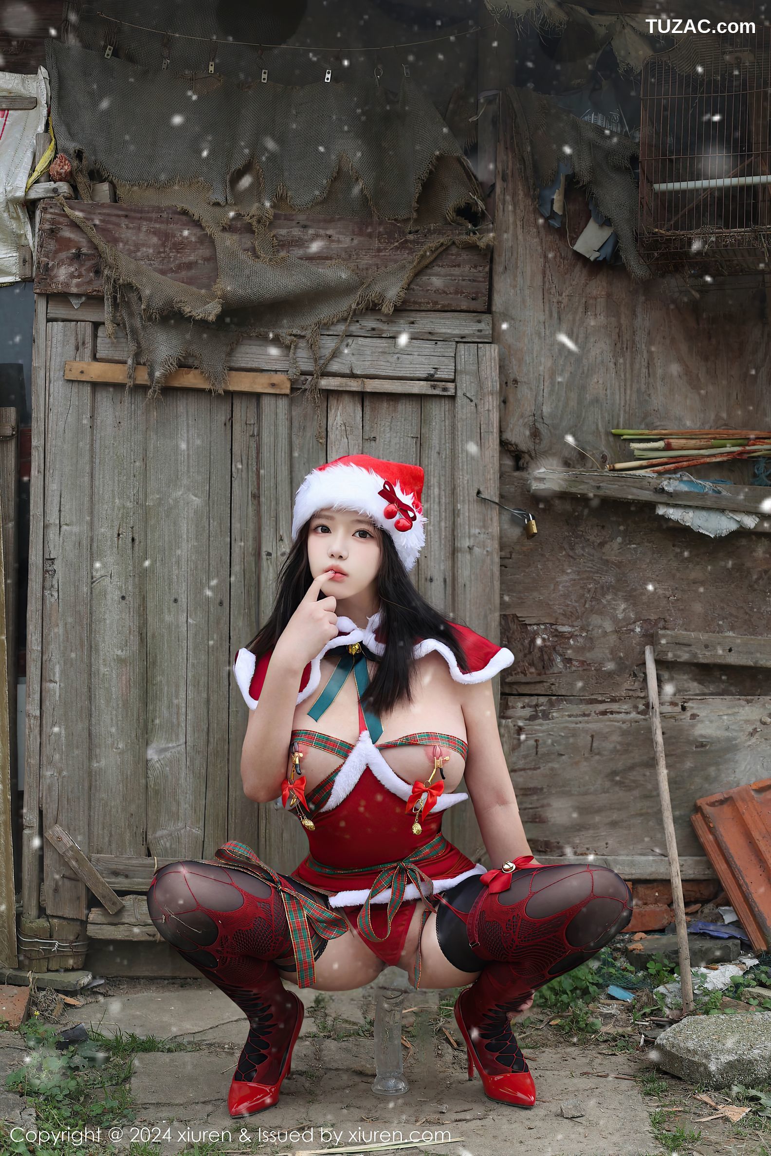 XiuRen秀人网-9630-小薯条nienie-情趣圣诞装户外爆乳-2024.12.20