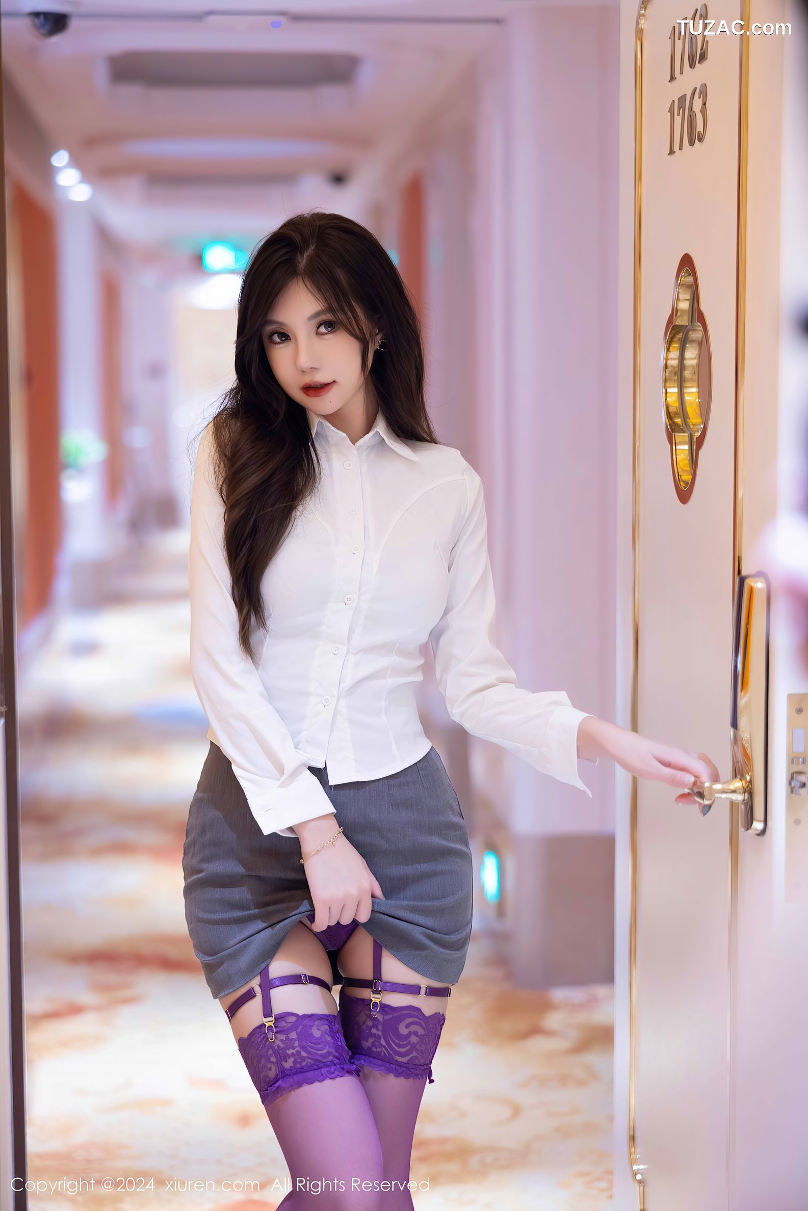 XiuRen秀人网-9631-绮里嘉ula-OL白衬衫灰短裙紫色蕾丝内衣-2024.12.20