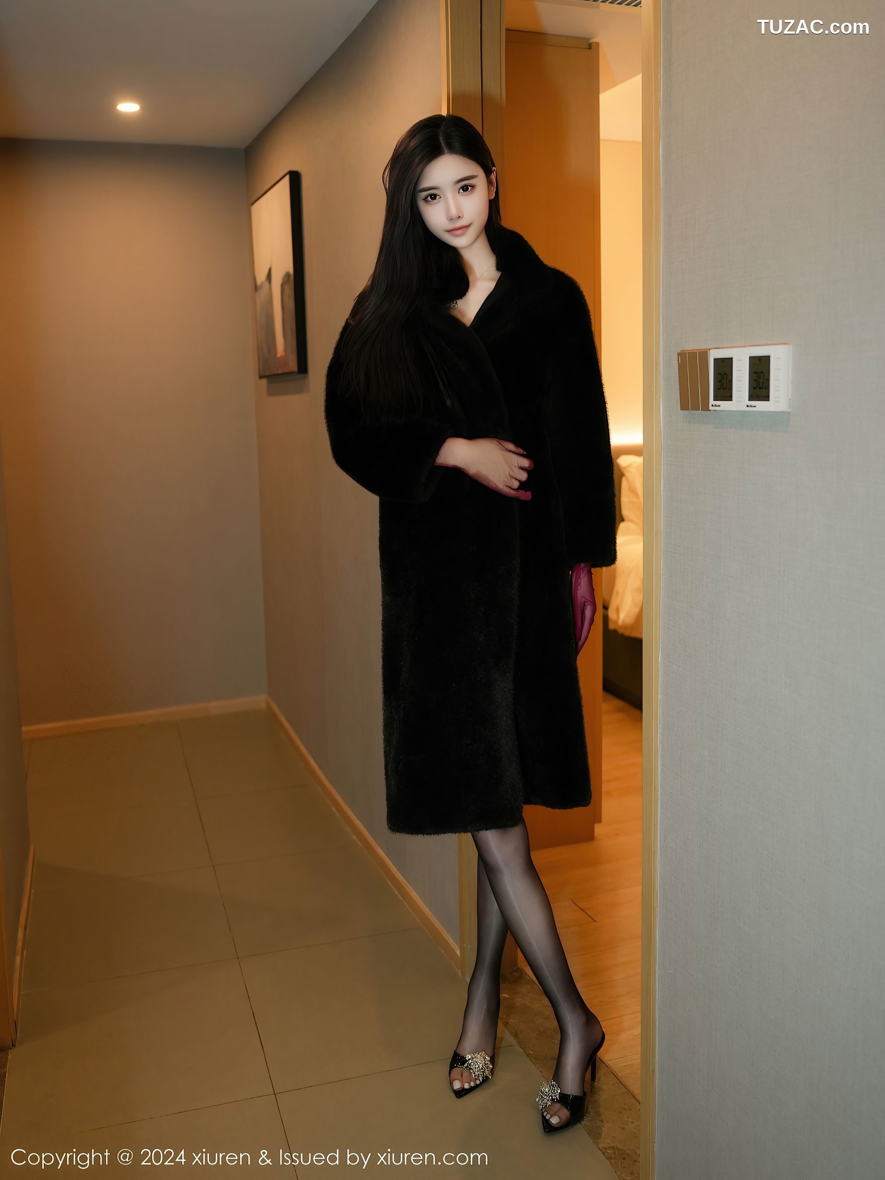 XiuRen秀人网-9633-Erikaki-黑大衣红色情趣内衣爆乳-2024.12.20