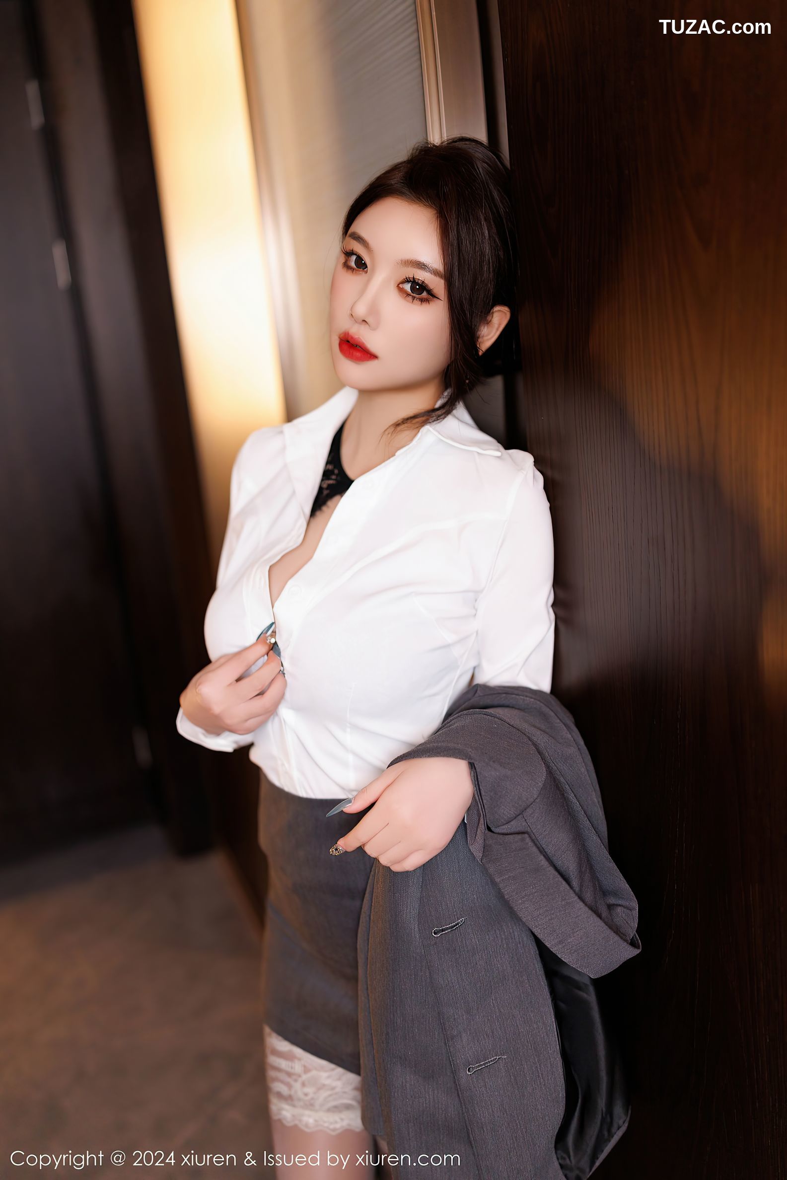 XiuRen秀人网-9634-杨晨晨Yome-OL灰色裙装白衬衫黑内衣黑丝-2024.12.20