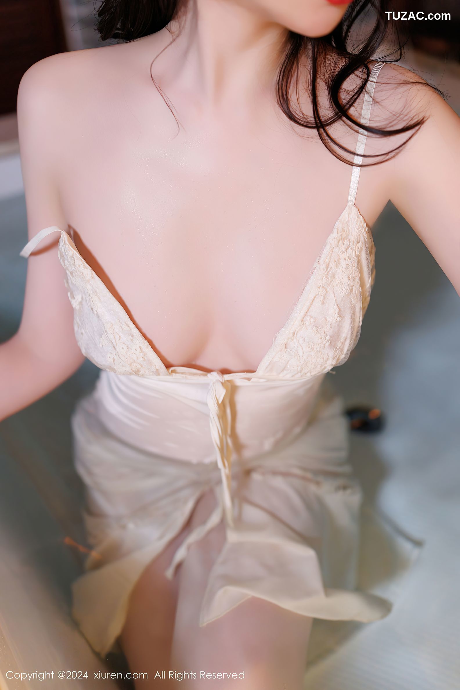 XiuRen秀人网-9643-梦心玥-白色吊带长裙户外浴缸-2024.12.23