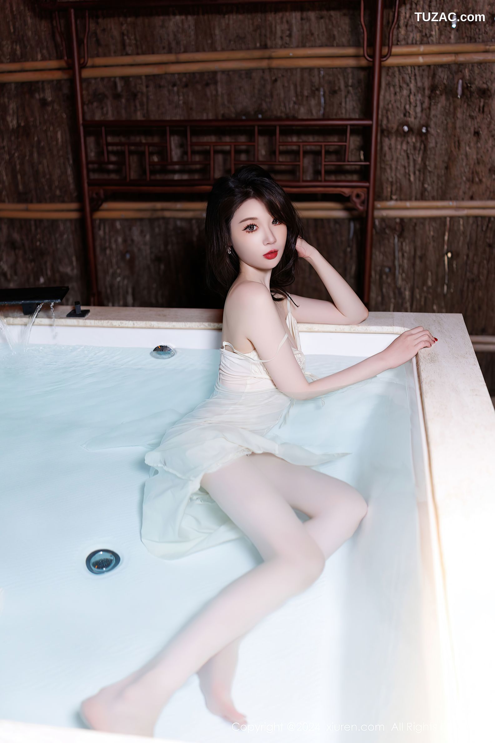 XiuRen秀人网-9643-梦心玥-白色吊带长裙户外浴缸-2024.12.23