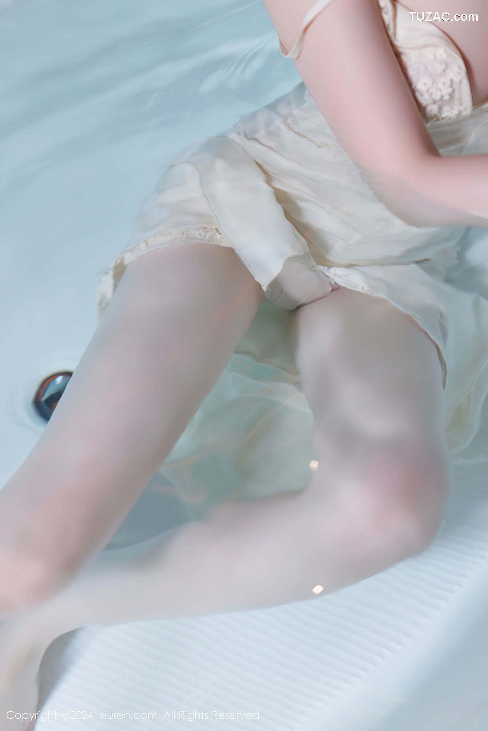 XiuRen秀人网-9643-梦心玥-白色吊带长裙户外浴缸-2024.12.23