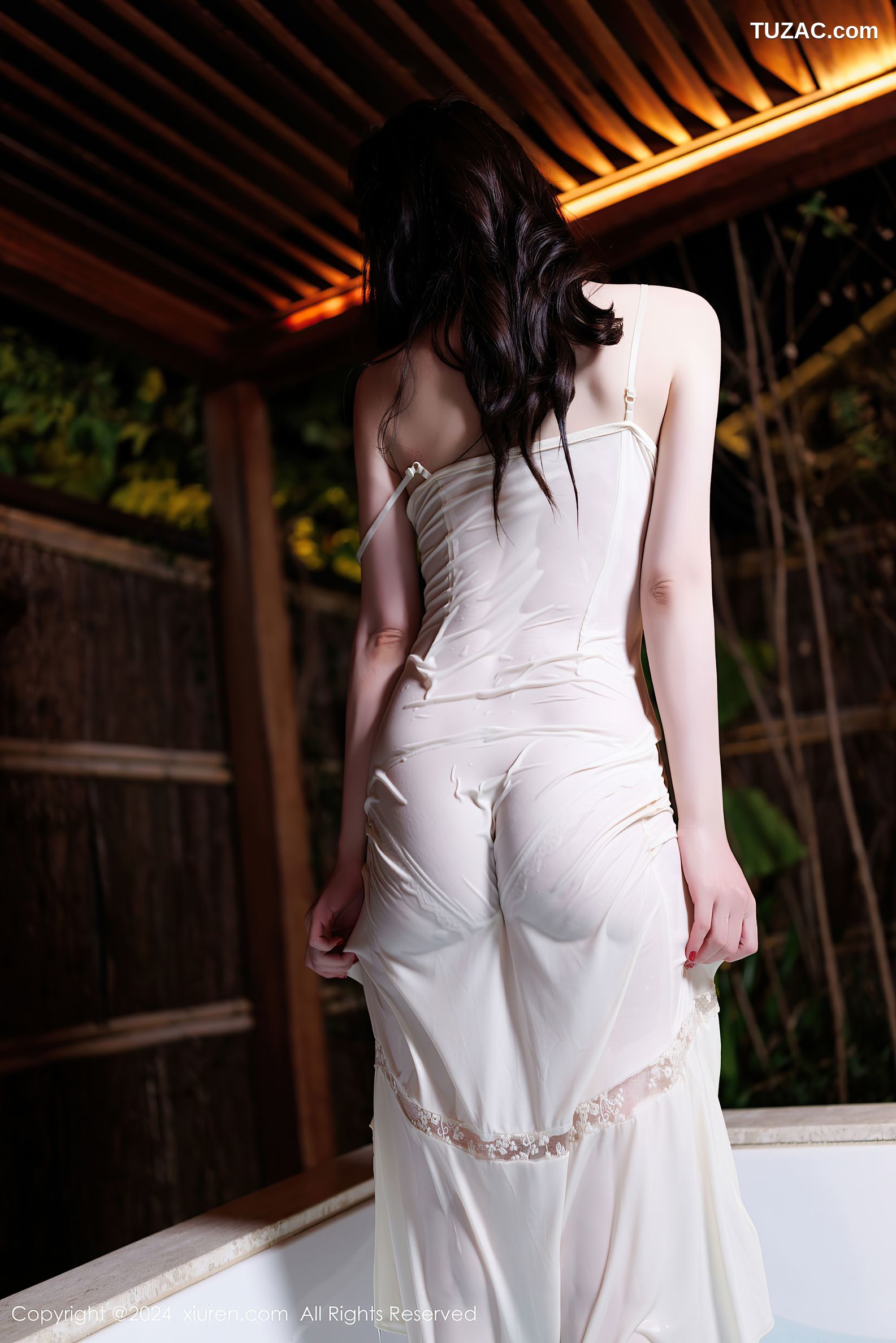 XiuRen秀人网-9643-梦心玥-白色吊带长裙户外浴缸-2024.12.23