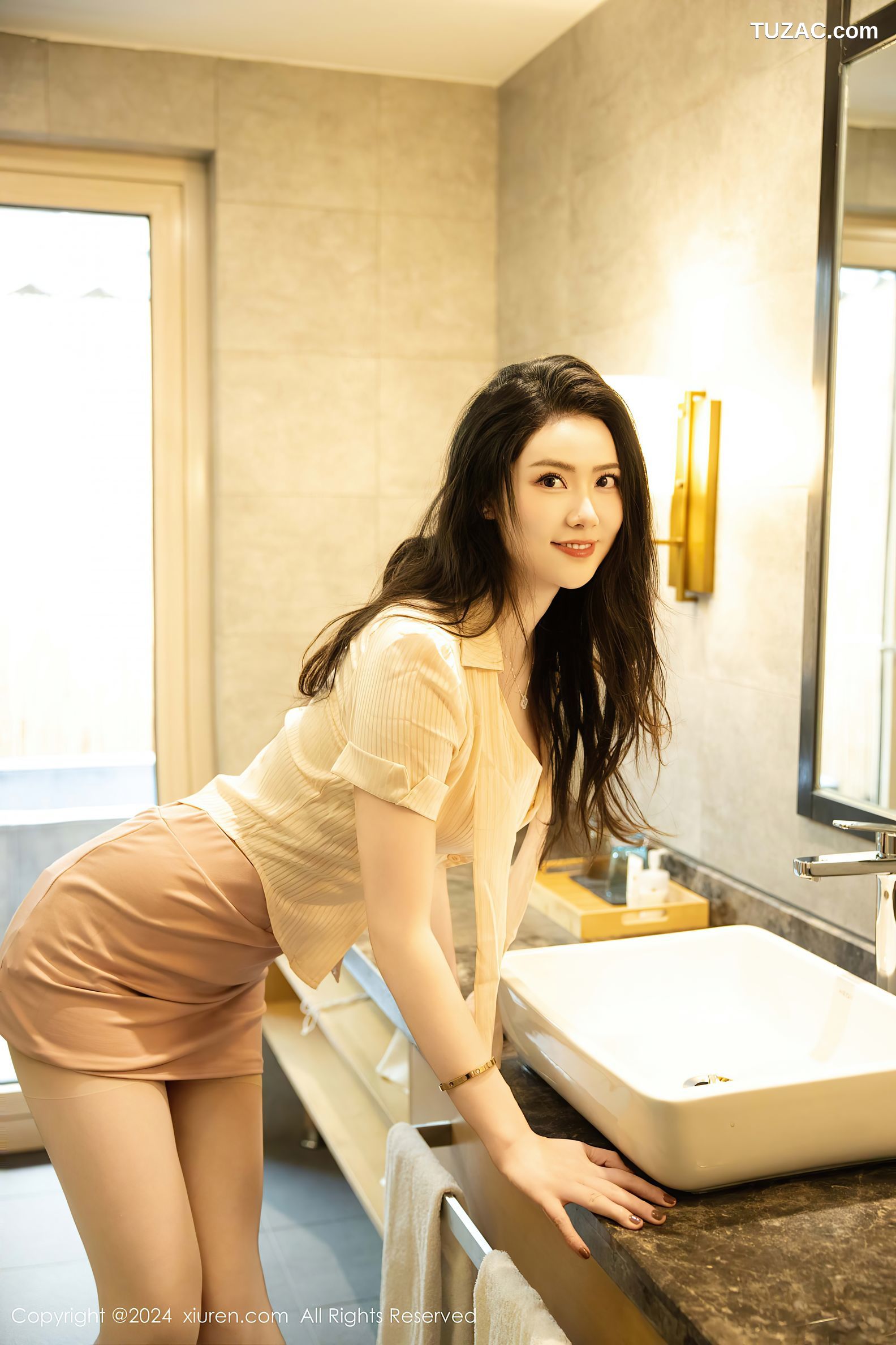 XiuRen秀人网-9646-方子萱-短裙浴室超美气质-2024.12.24