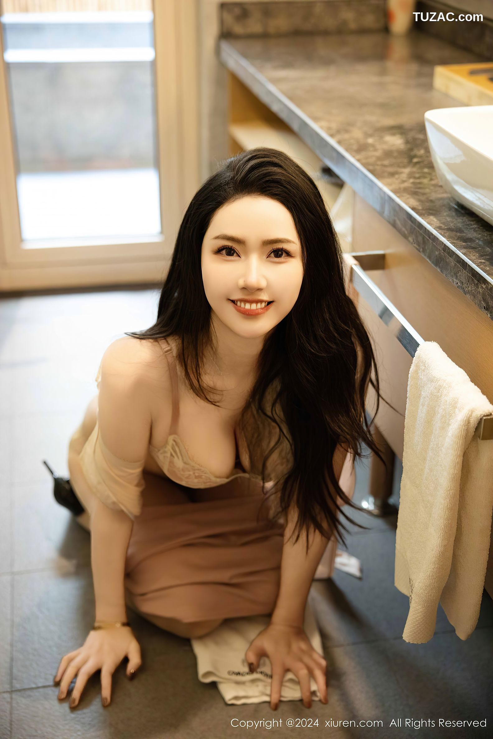 XiuRen秀人网-9646-方子萱-短裙浴室超美气质-2024.12.24