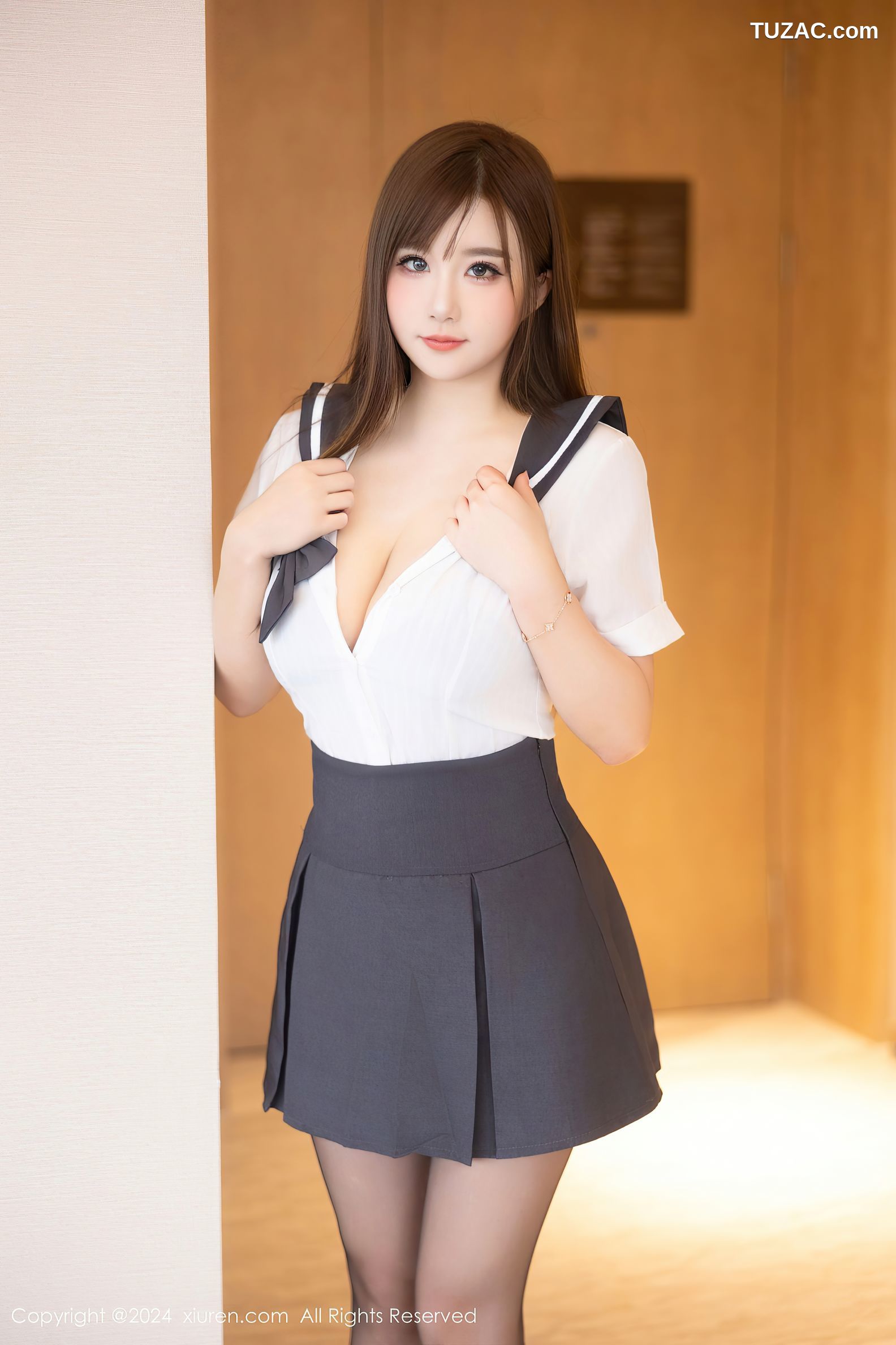 XiuRen秀人网-9663-小肉肉咪-清纯水手衫灰短裙学生装黑蕾丝内衣黑丝爆乳-2024.12.26