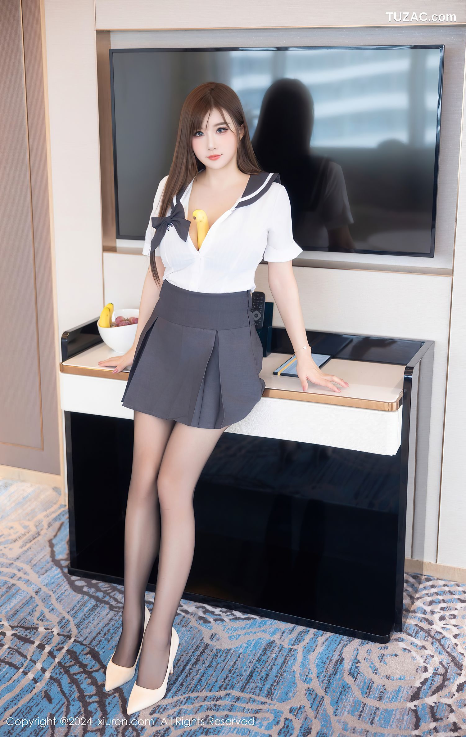 XiuRen秀人网-9663-小肉肉咪-清纯水手衫灰短裙学生装黑蕾丝内衣黑丝爆乳-2024.12.26