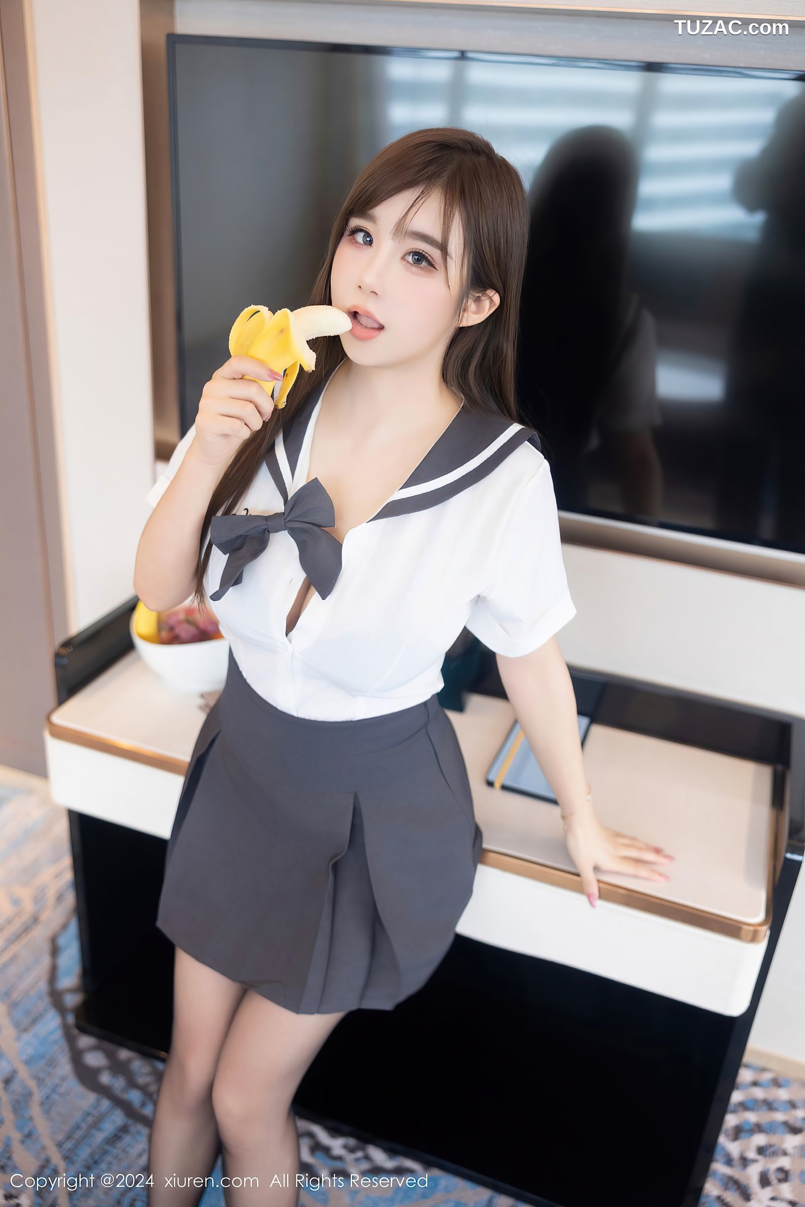 XiuRen秀人网-9663-小肉肉咪-清纯水手衫灰短裙学生装黑蕾丝内衣黑丝爆乳-2024.12.26