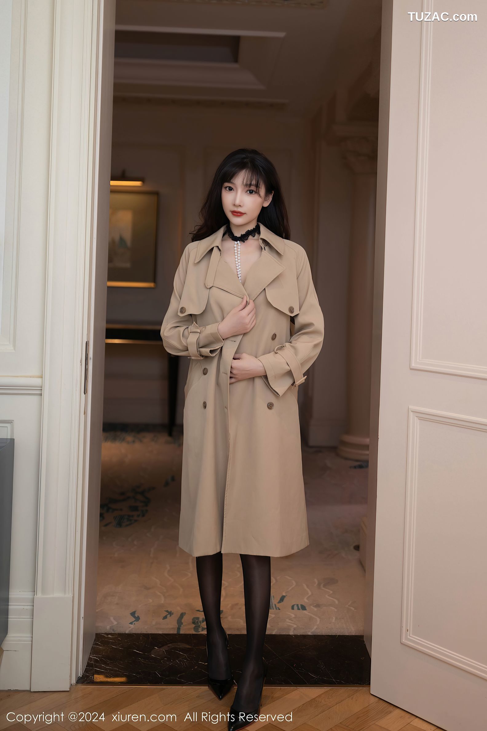 XiuRen秀人网-9665-陆萱萱-米色大衣真空黑带情趣内衣黑丝爆乳-2024.12.26