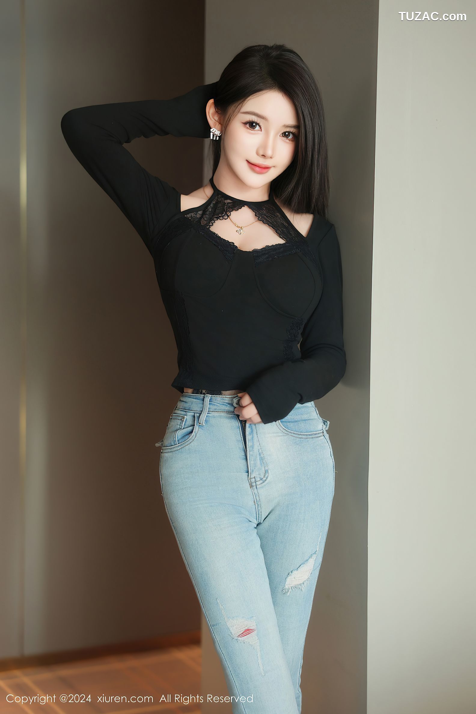 XiuRen秀人网-9666-爱酱里-黑T牛仔裤黑蕾丝内衣黑丝爆乳-2024.12.27