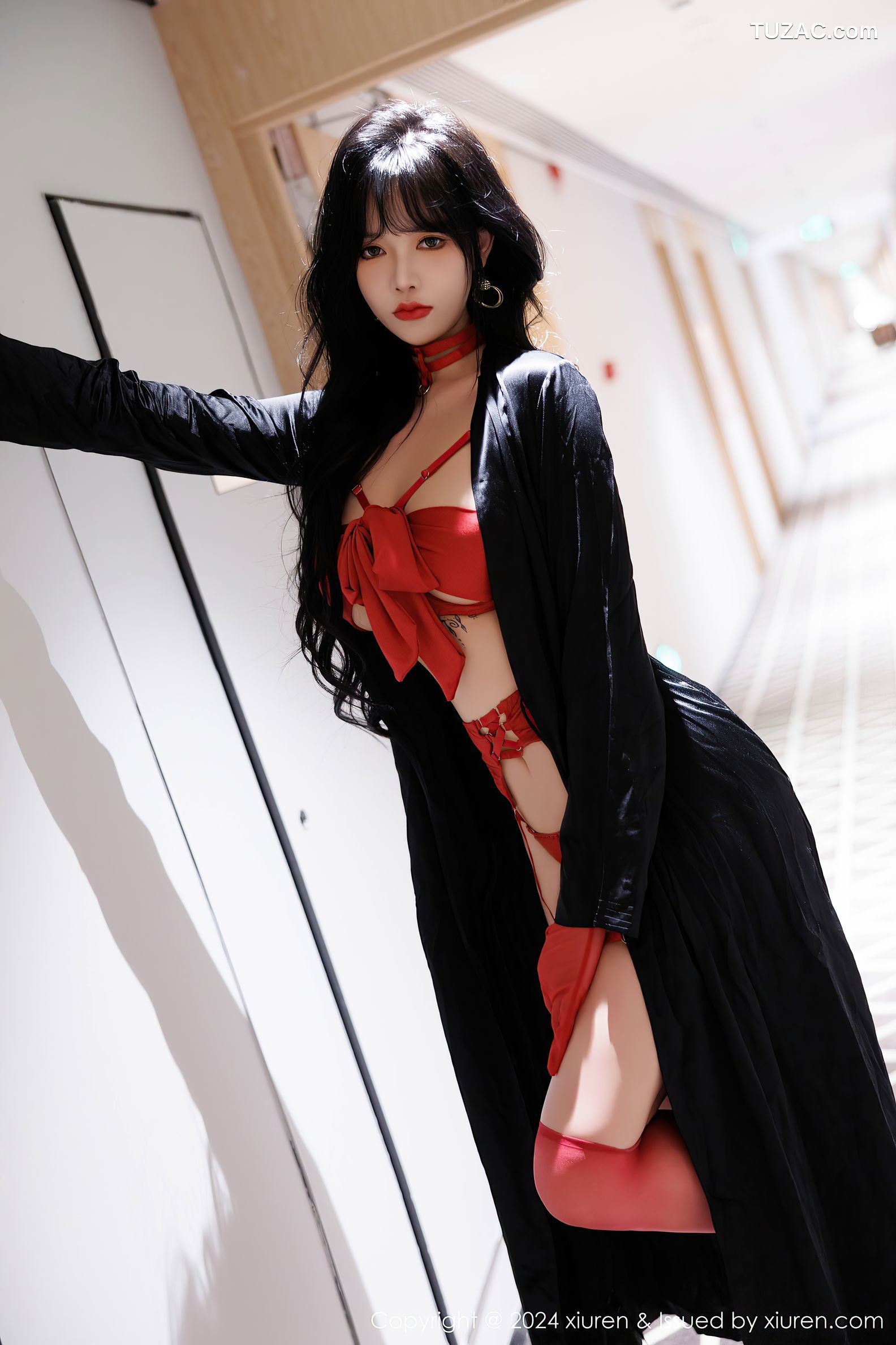 XiuRen秀人网-9671-娜比-黑大衣真空红色情趣内衣-2024.12.27