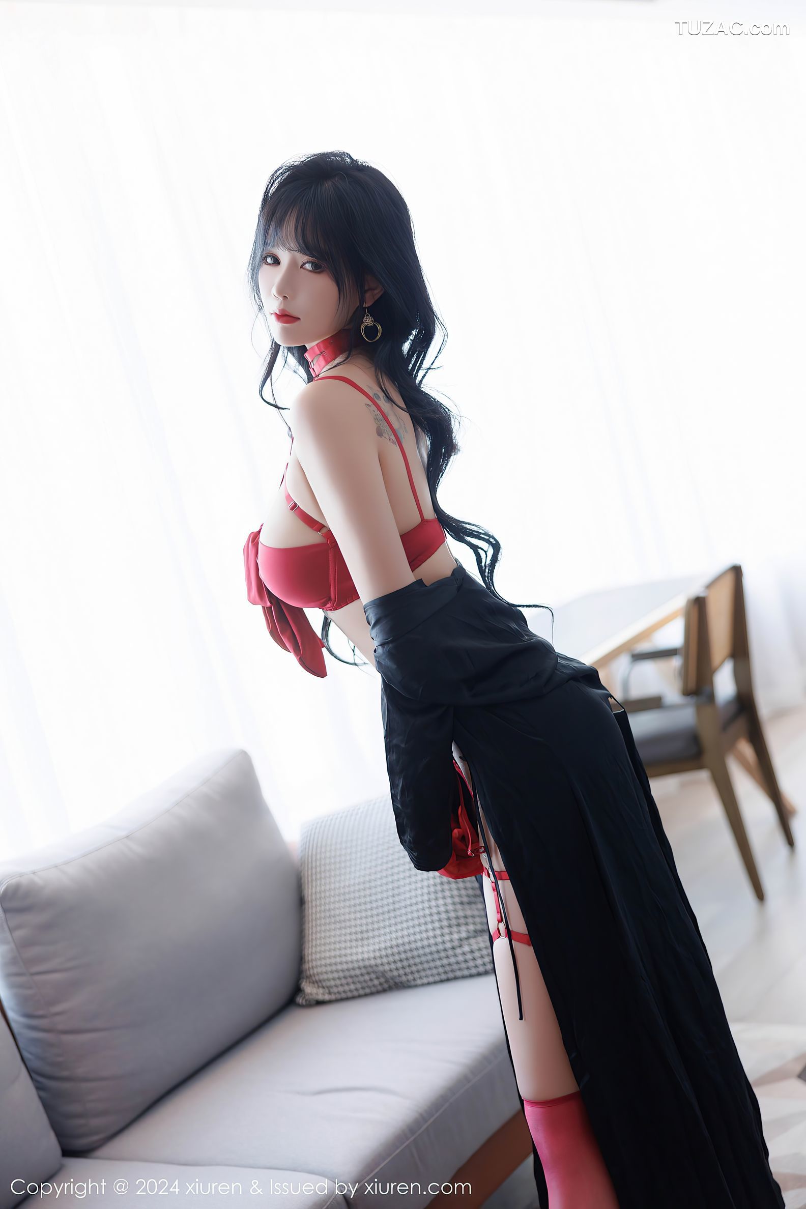 XiuRen秀人网-9671-娜比-黑大衣真空红色情趣内衣-2024.12.27