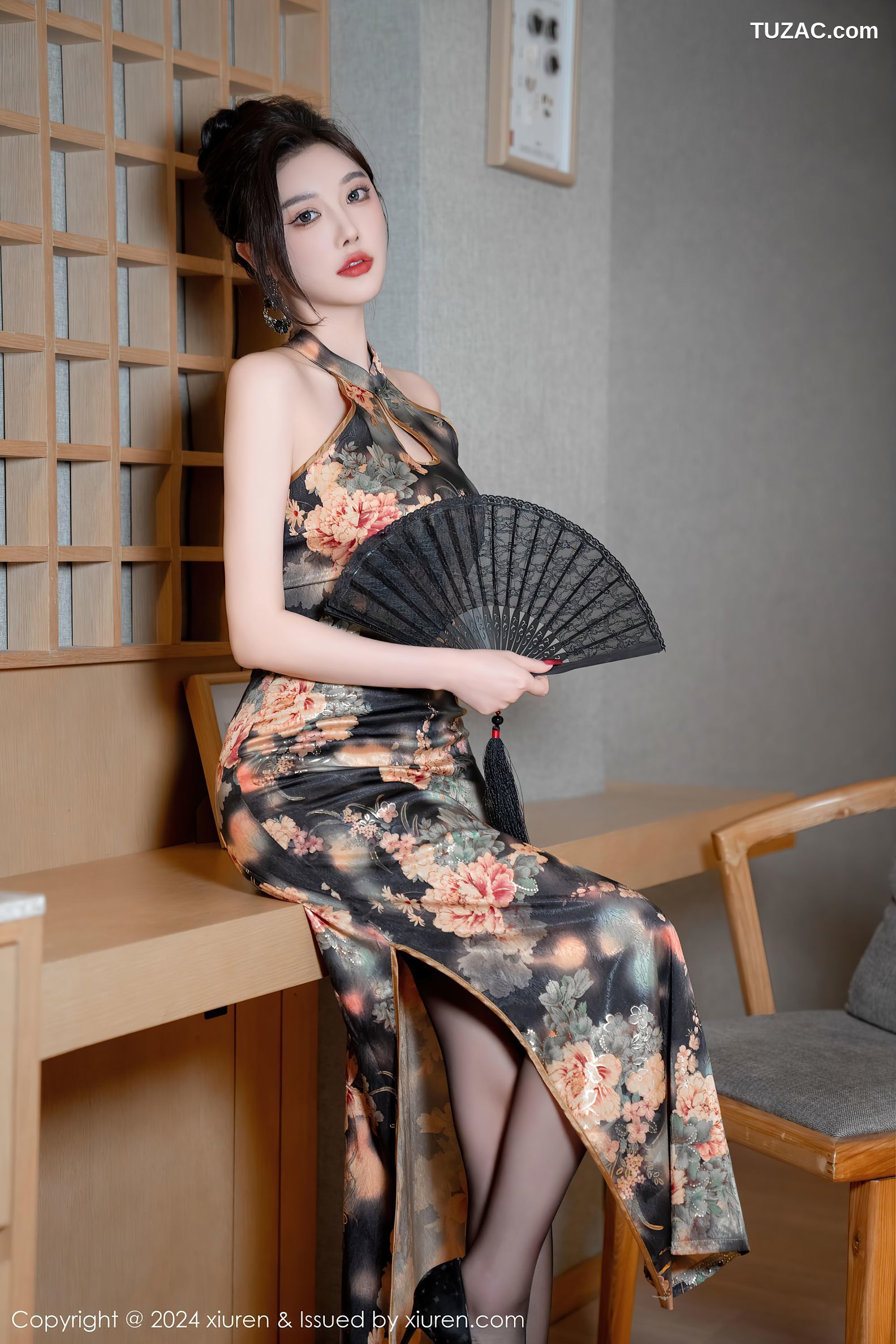 XiuRen秀人网-9675-杨晨晨Yome-黑色印花旗袍-蒙面黑纱轻透睡衣-2024.12.27